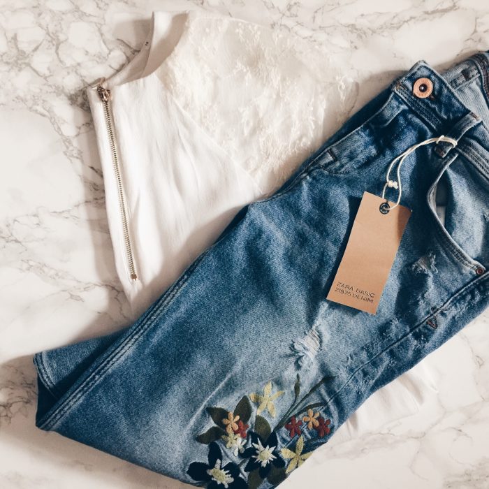 Jeans mit Blumen Stickerei und Spitzen Bluse