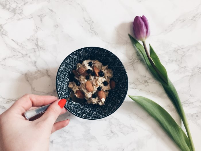 Porridge Rezept mit Heidelbeeren und Mandeln