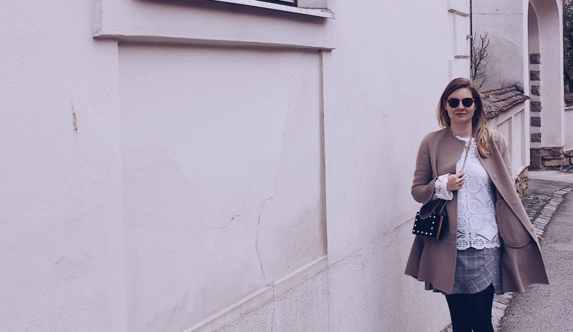 Zara Mantel, Volant Rock, Spitzenbluse