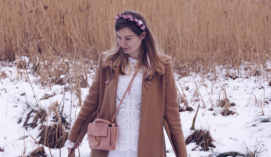 We Are Flowergirls Winter Look, Flower crown