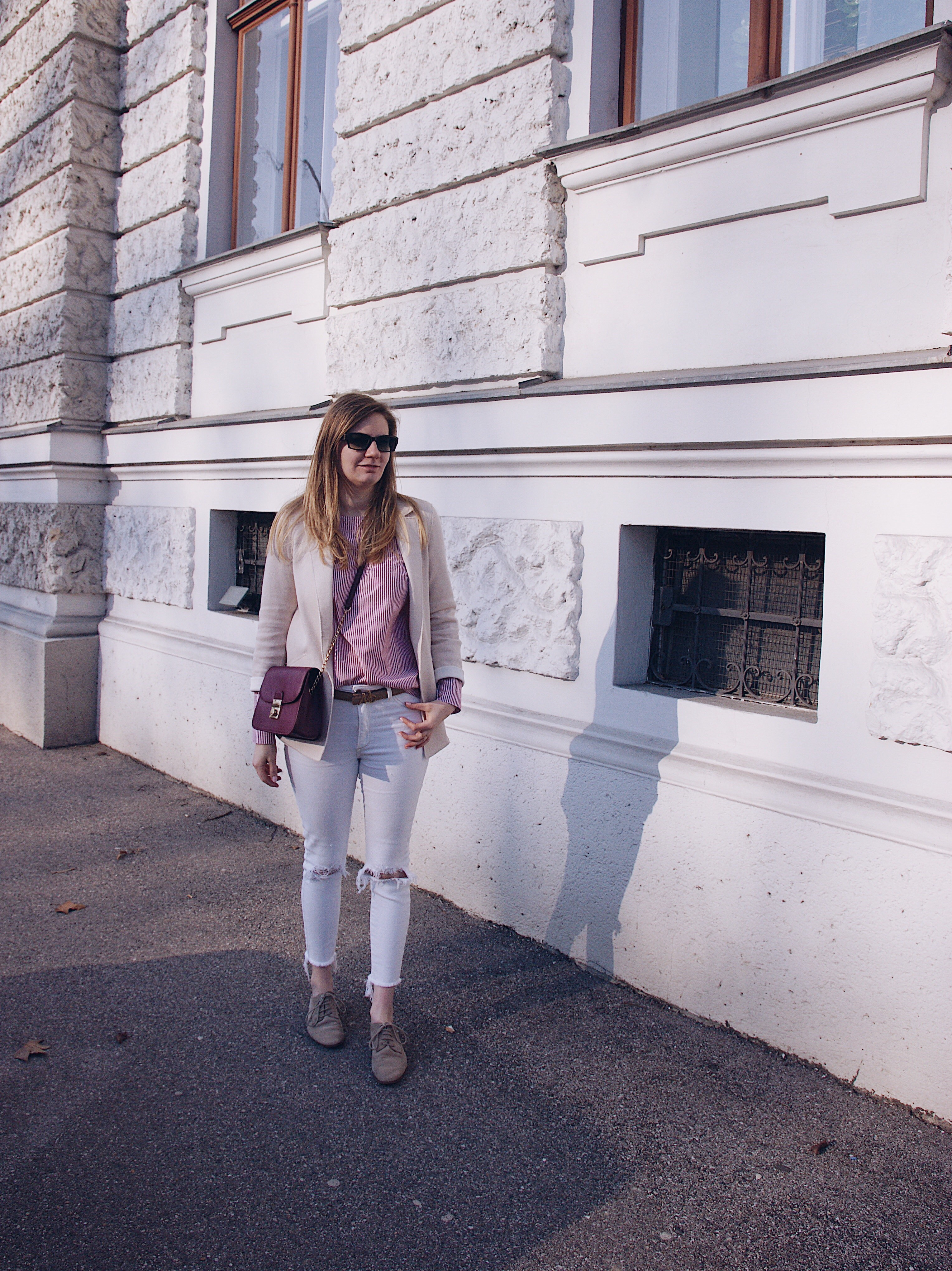 Outfitpost, Frühlingslook Blazer, Bluse, Jeans