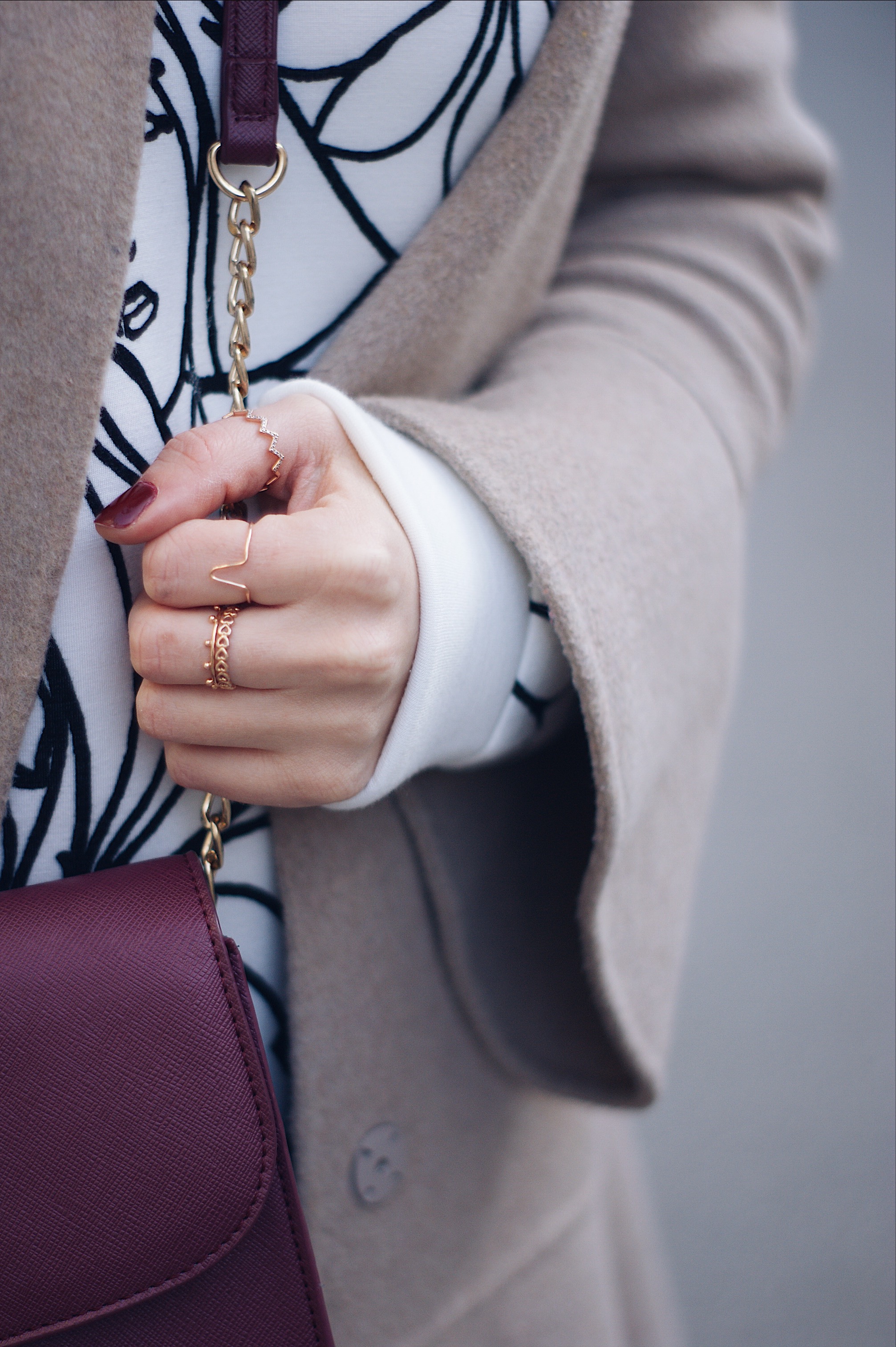 Herbst Streetstyle Outfit mit Mantel und Baskenmütze 