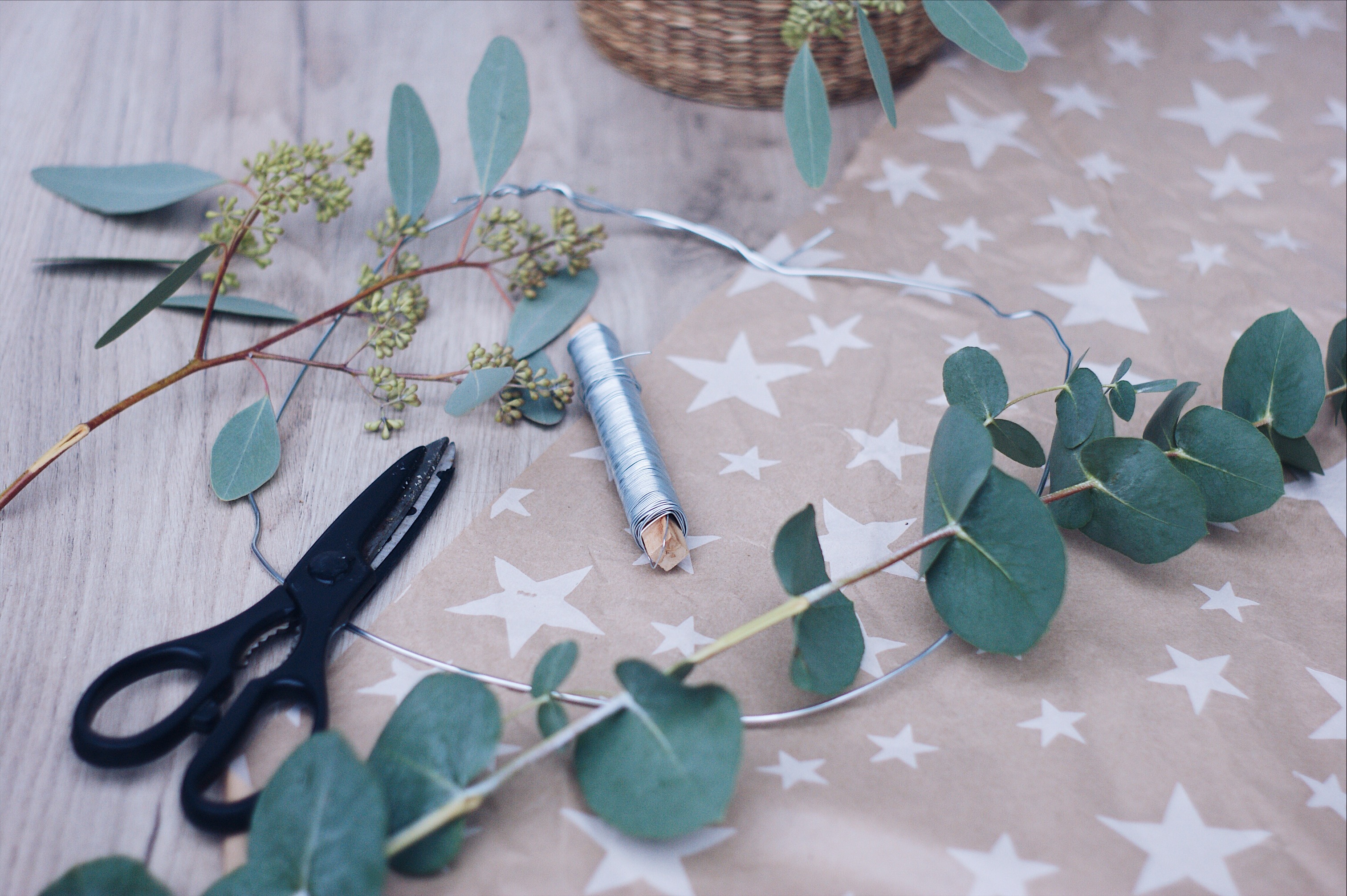 DIY Adventskranz mit Eucalyptus