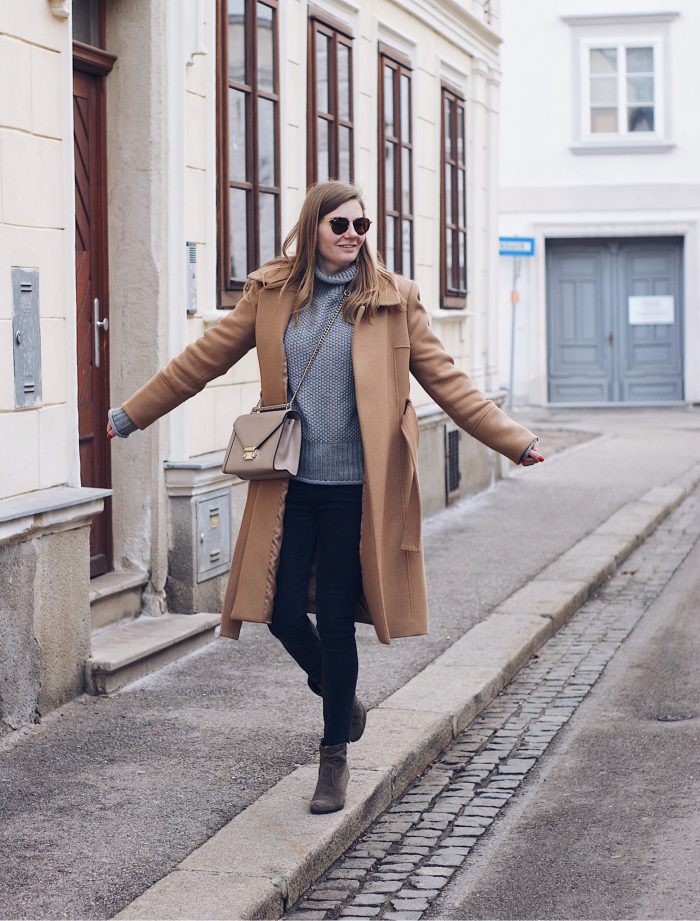 Winter Outfit Camel Mantel