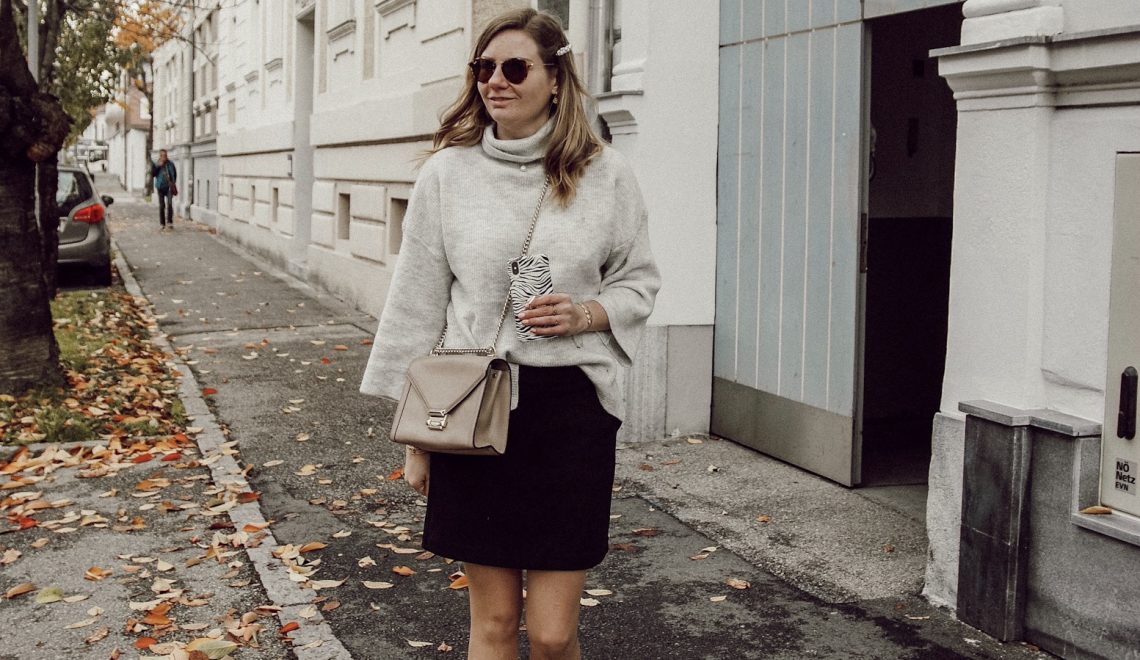 Outfit mit Lederrock schwarz beige