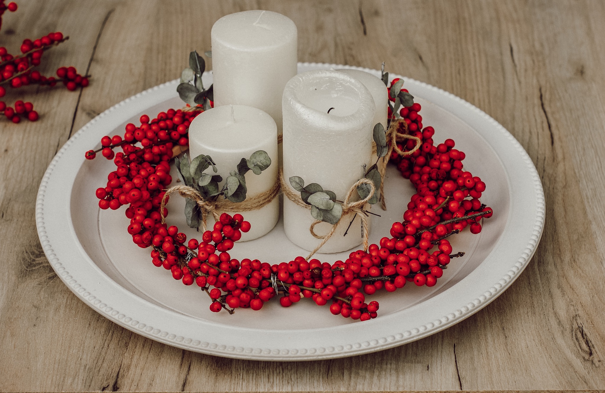 Adventskranz aus Illex und Eucalyptus 