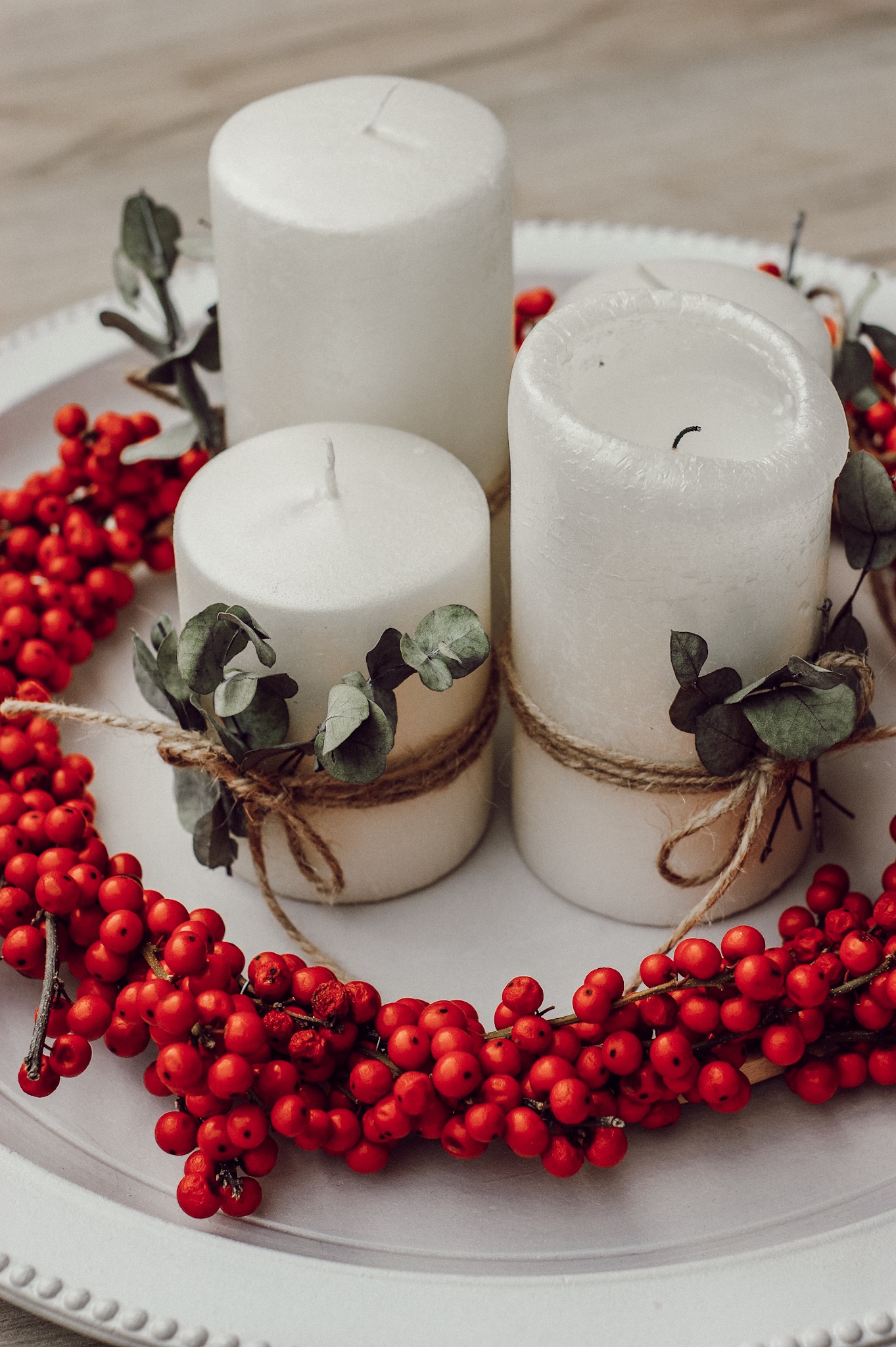 Adventskranz aus Illex und Eucalyptus 