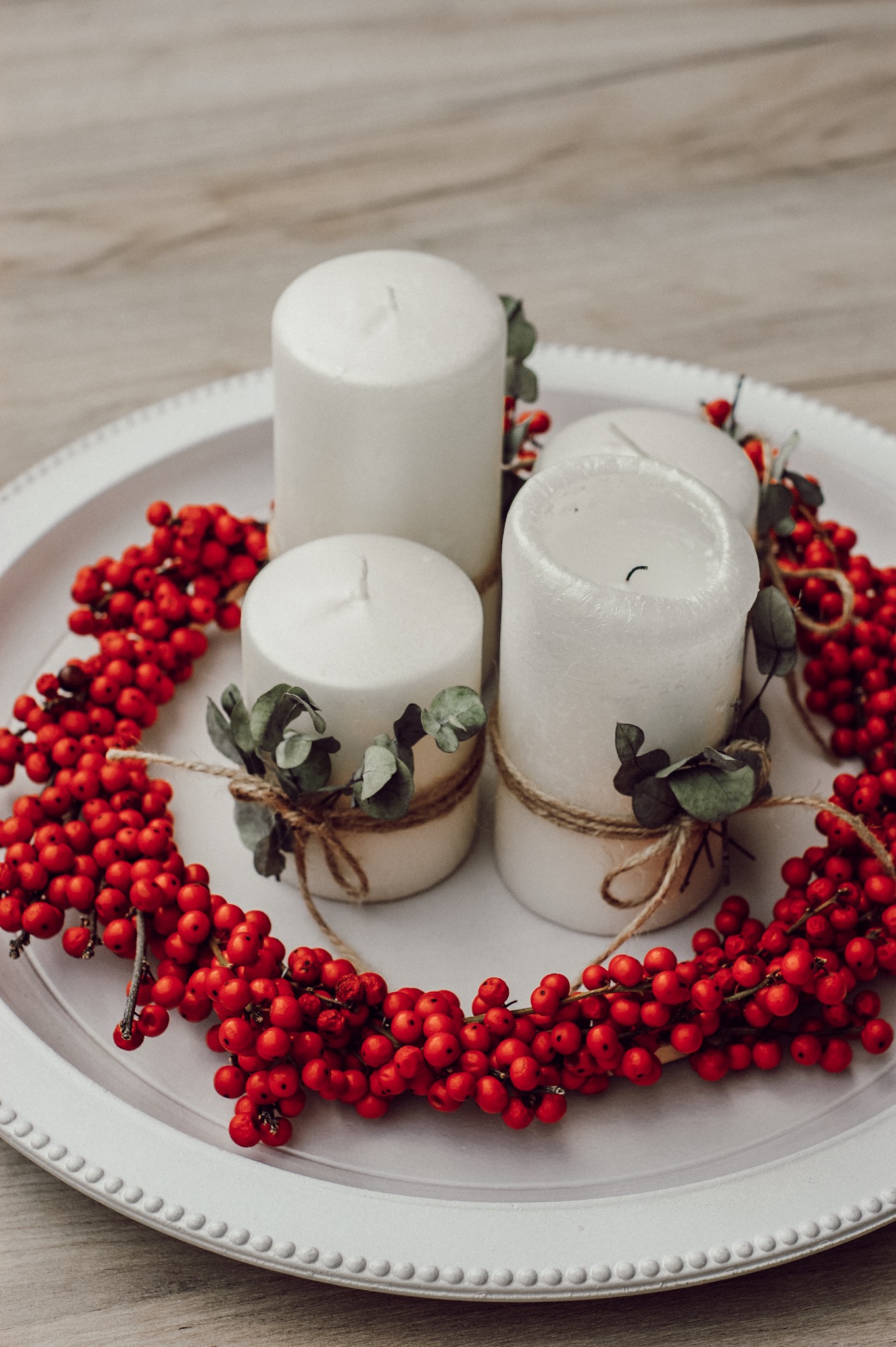 Adventskranz aus Illex und Eucalyptus 