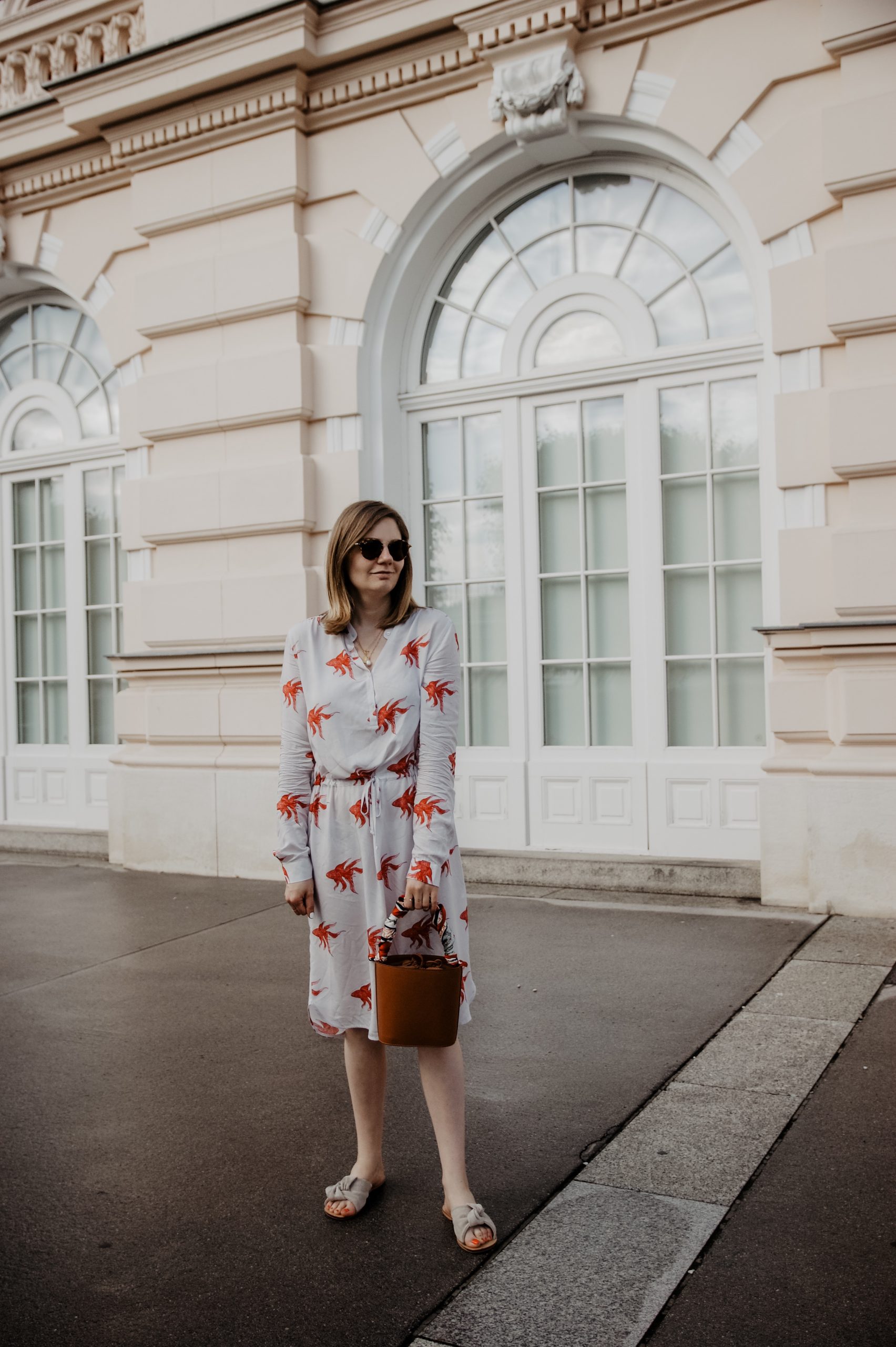 Sommerkleider mit Print kombinieren