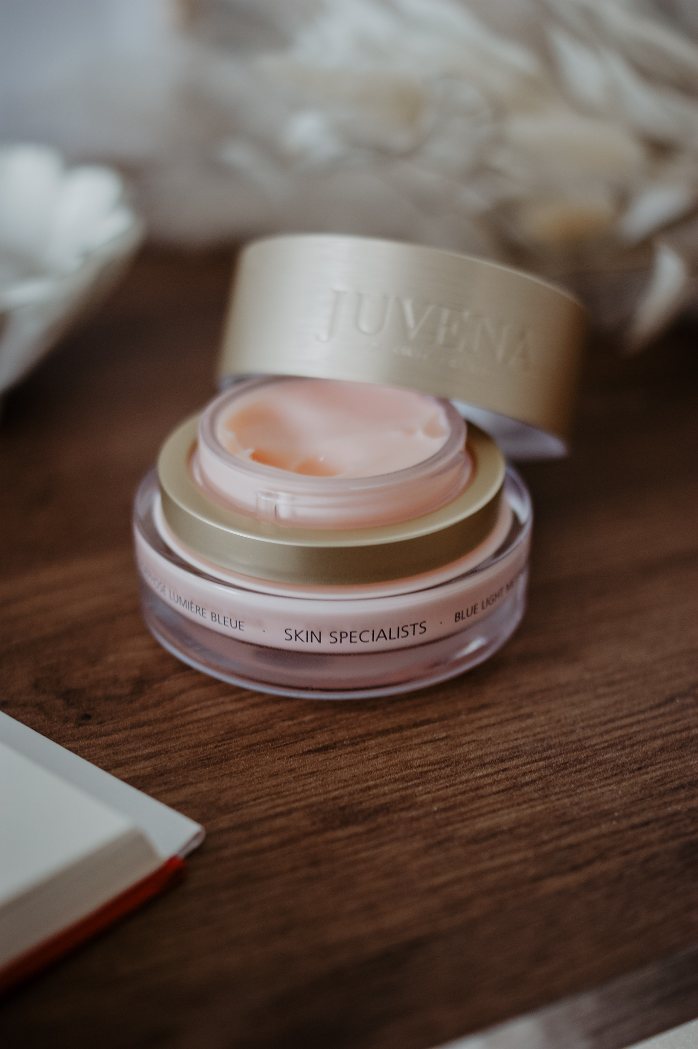 Juvena: Blue Light Metamorphosis Cream und Serum