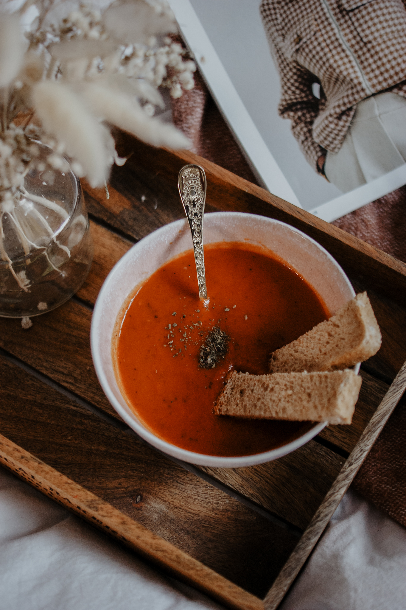 Tomatensuppe mit frischen Tomaten