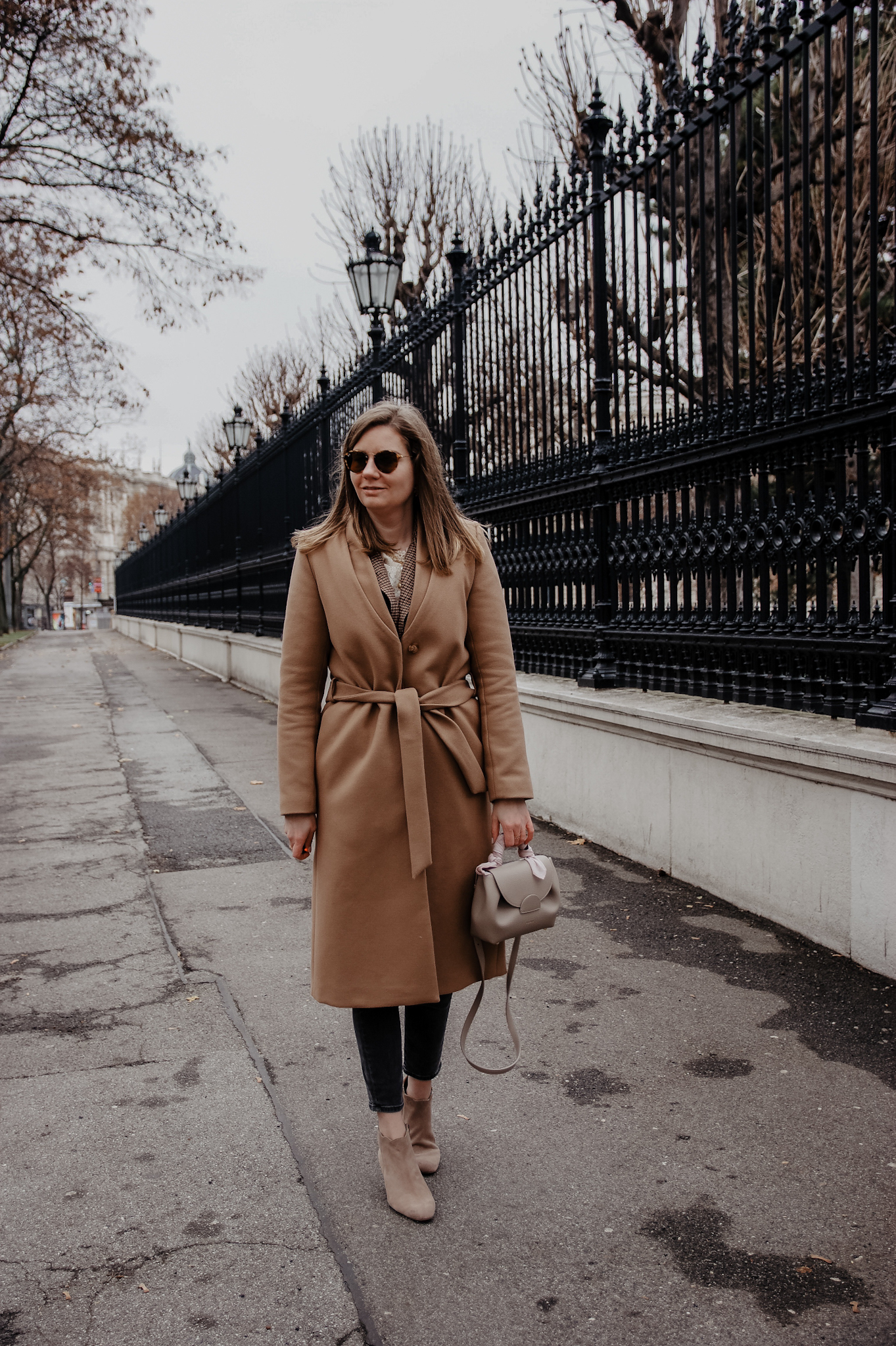 Winter Outfit Blazer, Jeans, Polene, Bluse camel coat