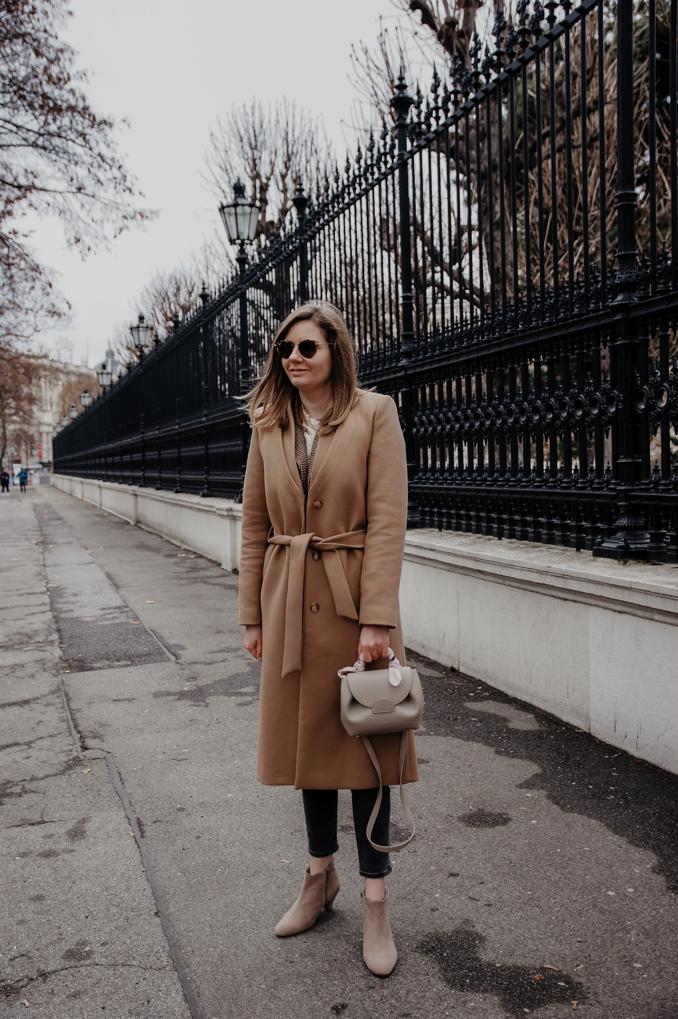 Winter Outfit Blazer, Jeans, Polene, Bluse camel coat