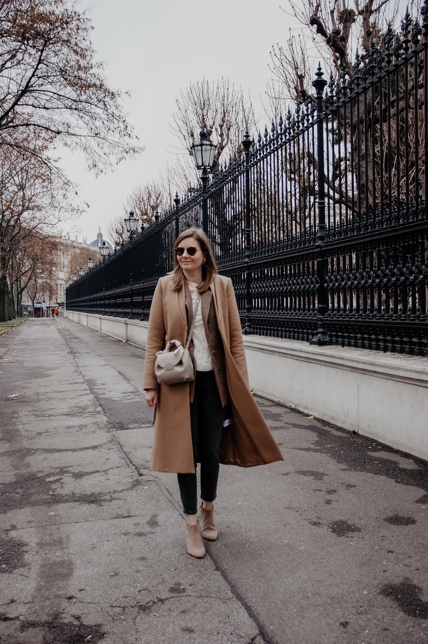 Winter Outfit Blazer, Jeans, Polene, Bluse camel coat