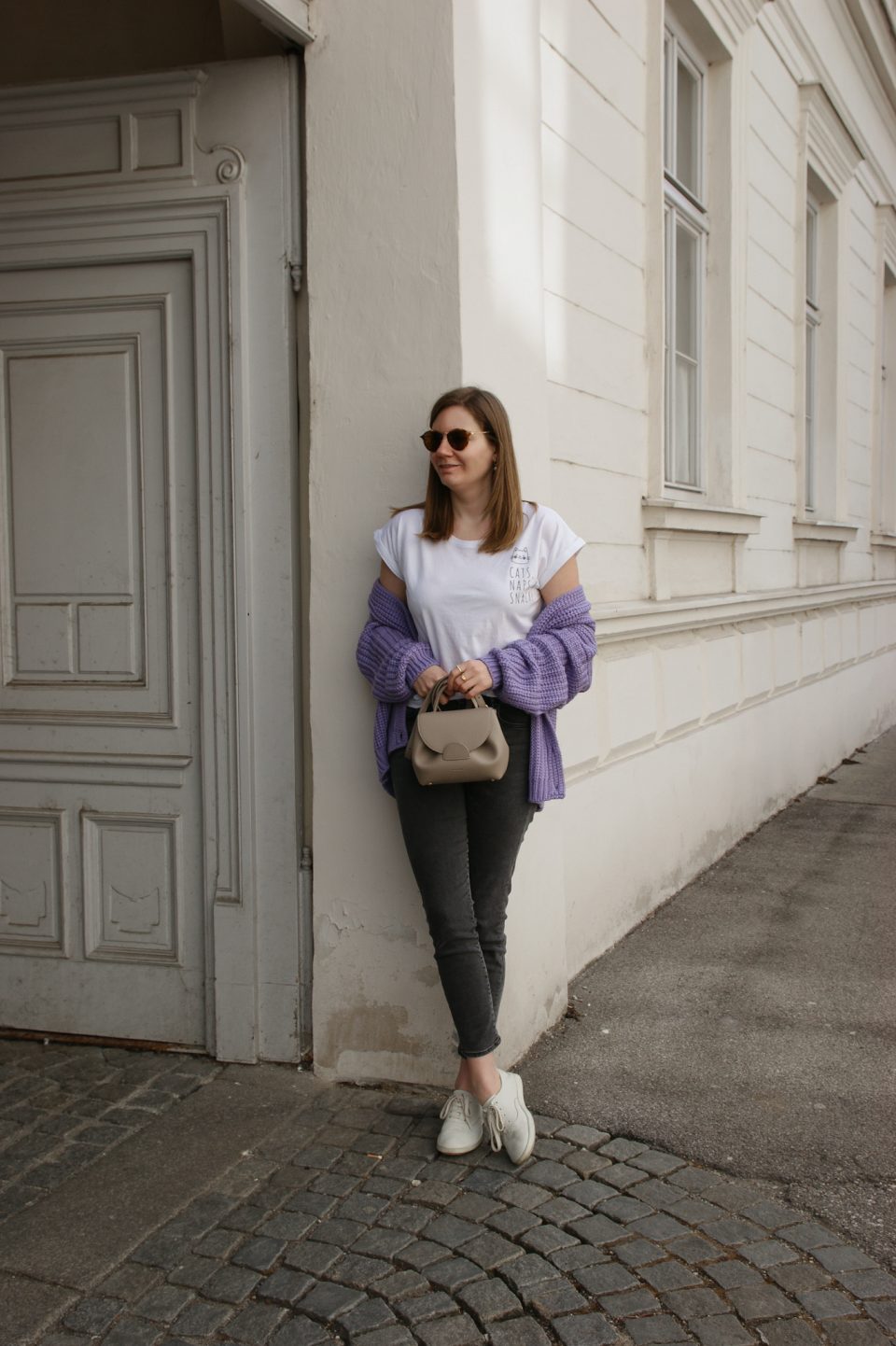 Statement Shirt, Outfit, grey Jeans