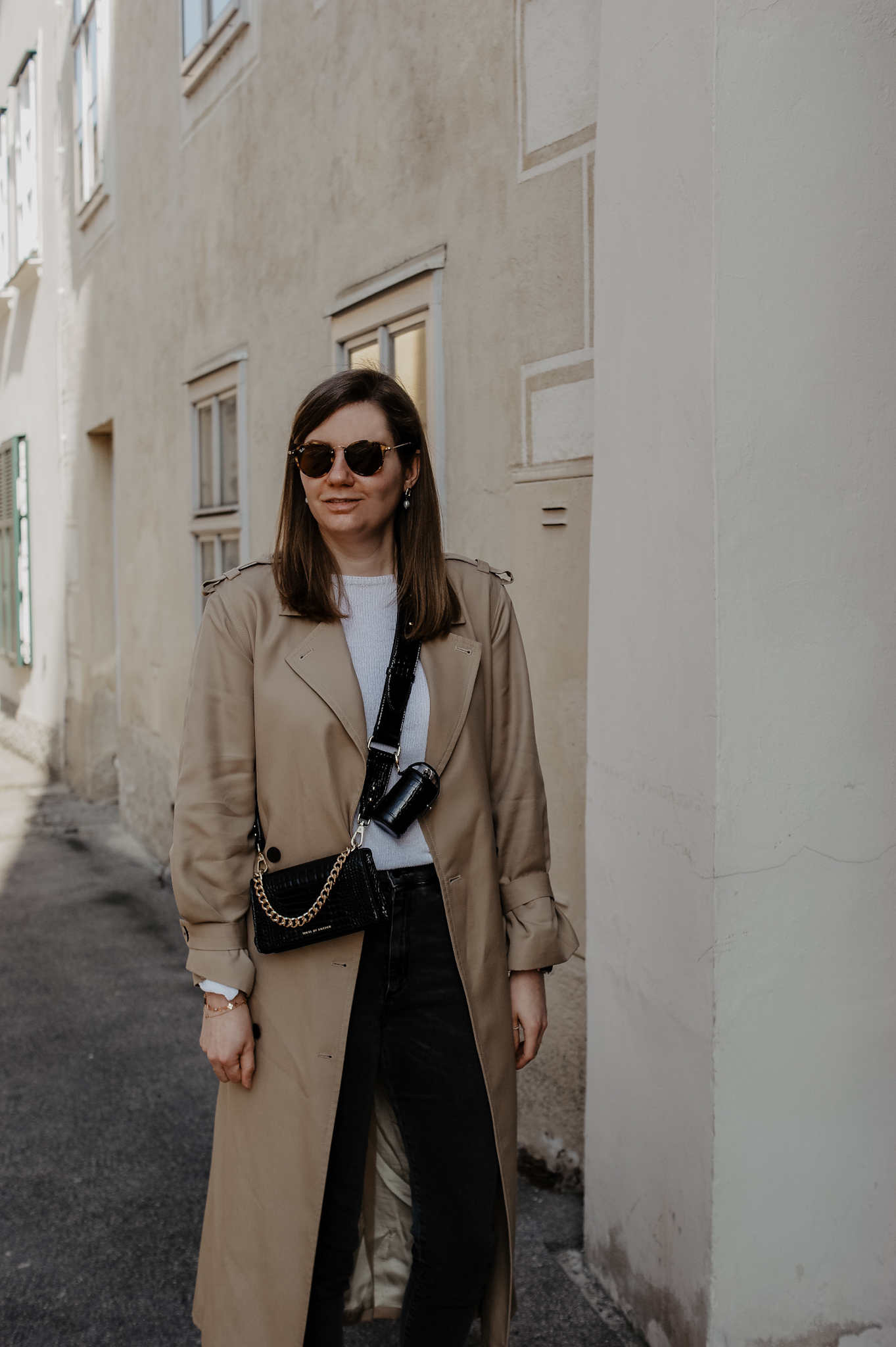 Trenchcoat Black Jeans Outfit 