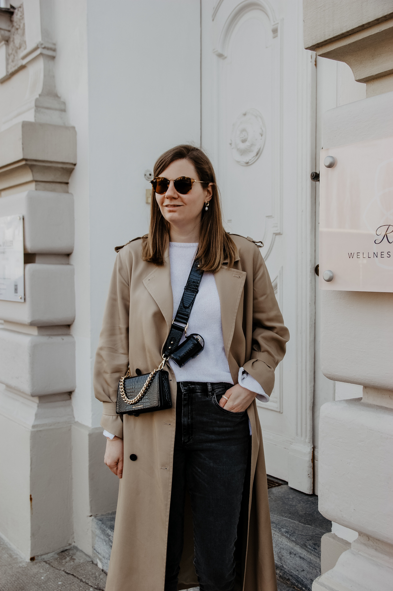 Trenchcoat Black Jeans Outfit 