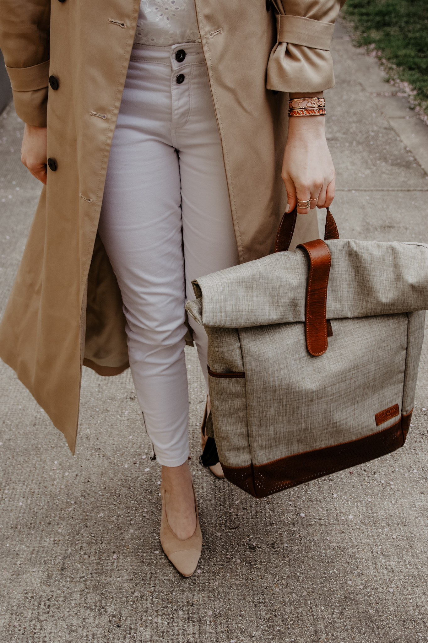 Trenchcoat, jeans, Gusti Leder Rucksack, backpack, cherry blossom, spring outfit