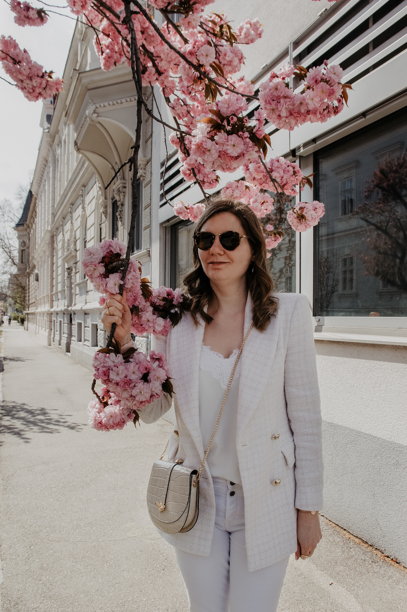 Zara Blazer, white Jeans, Outfit, spring, cherry blossom