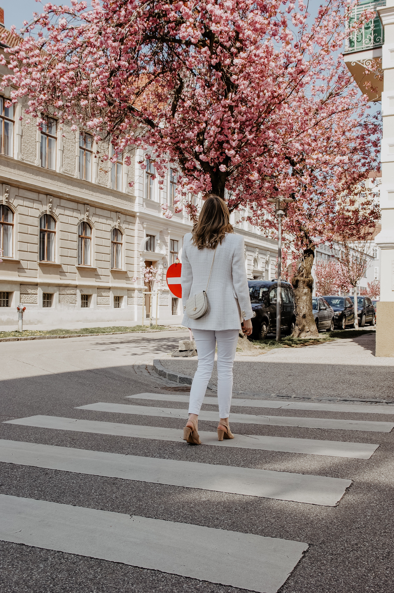 Zara Blazer, white Jeans, Outfit, spring, cherry blossom