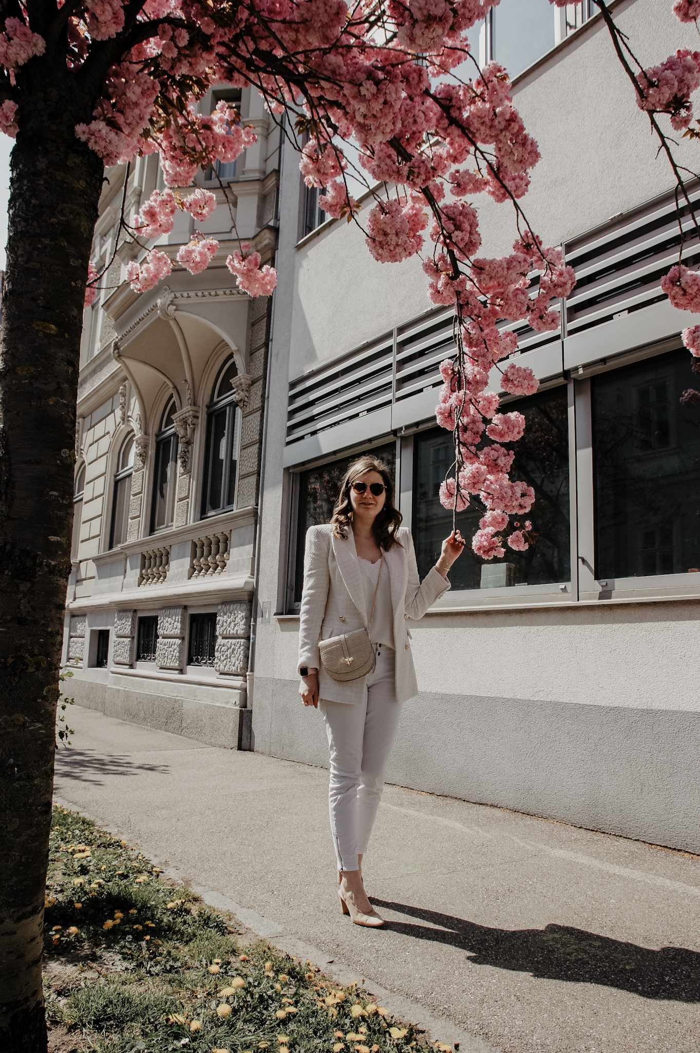 Zara Blazer, white Jeans, Outfit, spring, cherry blossom