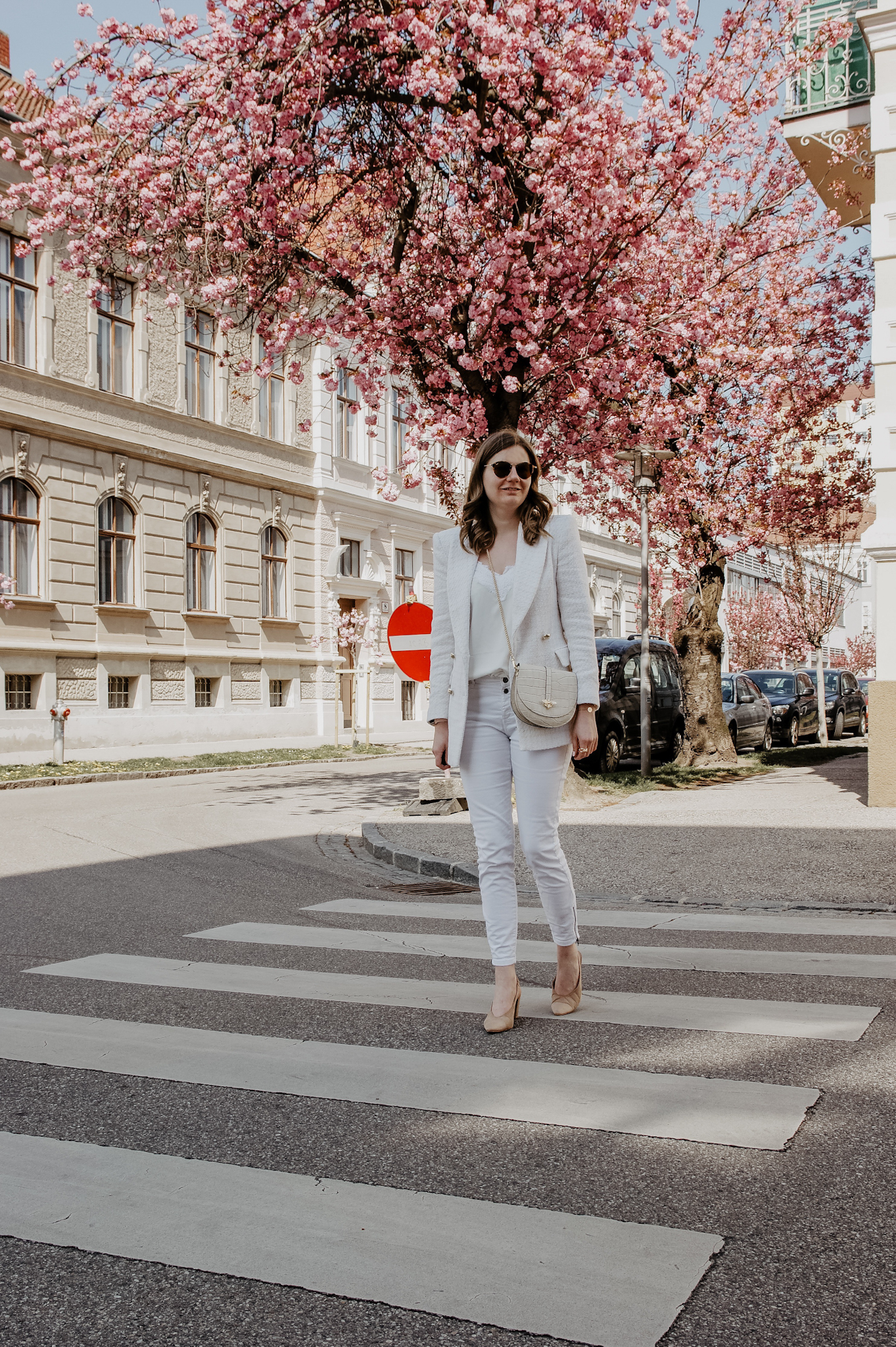 Zara Blazer, white Jeans, Outfit, spring, cherry blossom