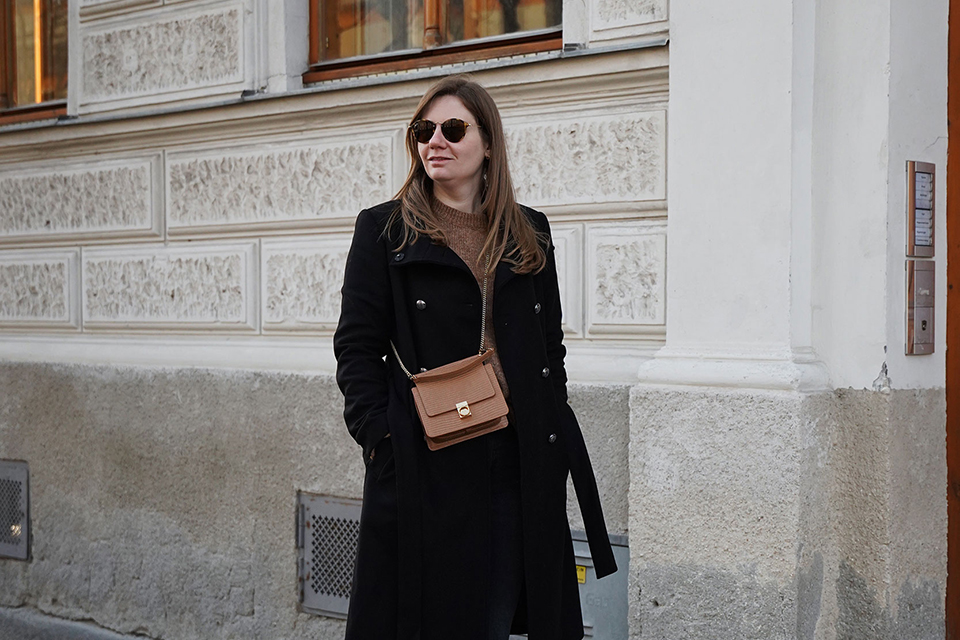 Winter Outfit black coat, brown sweater