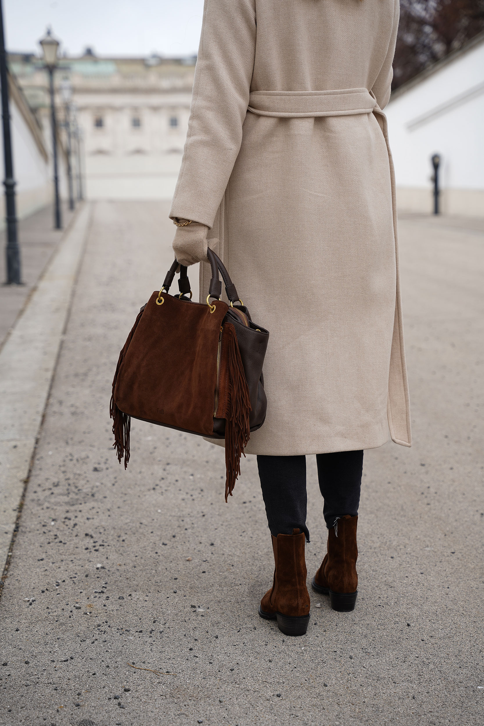 Winter Outfit, FREDsBRUDER Tasche, Wintermantel, beige, schwarz, Rollkragenpullover, Wien