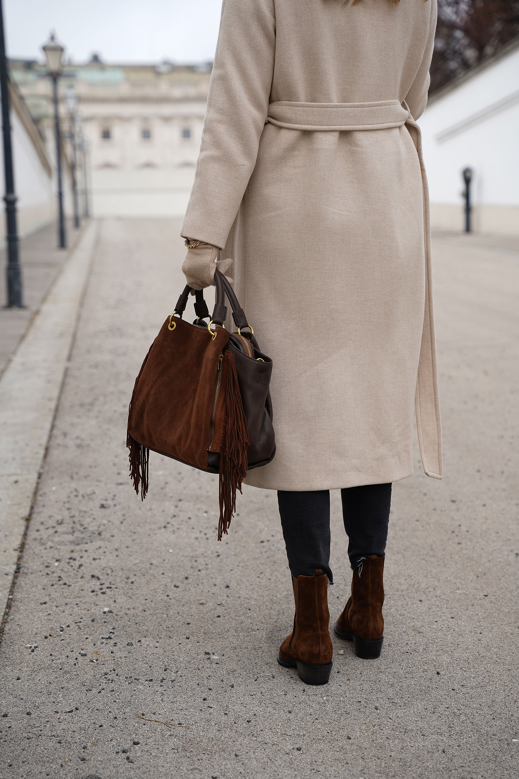 Winter Outfit, FREDsBRUDER Tasche, Wintermantel, beige, schwarz, Rollkragenpullover, Wien