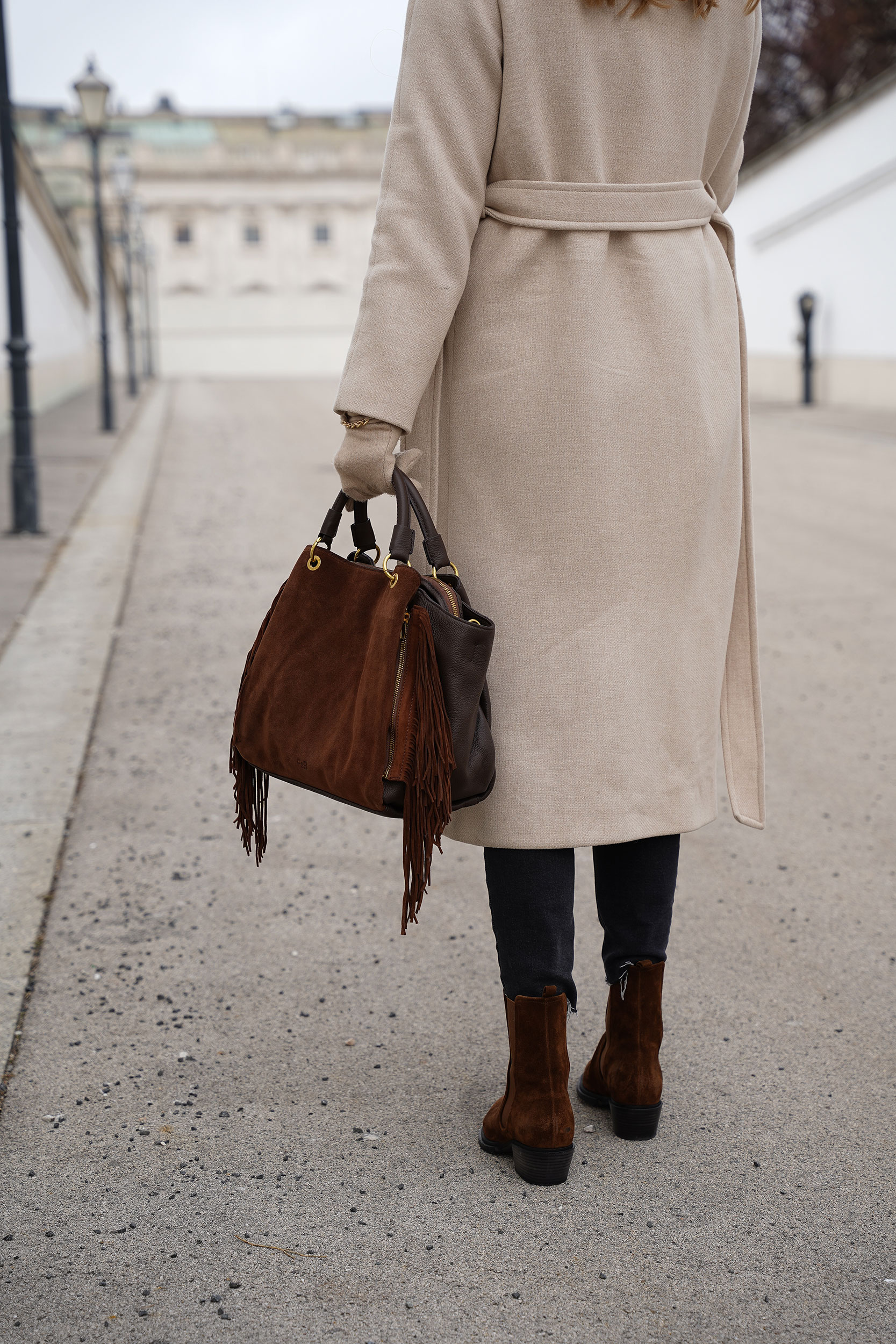 Winter Outfit, FREDsBRUDER Tasche, Wintermantel, beige, schwarz, Rollkragenpullover, Wien