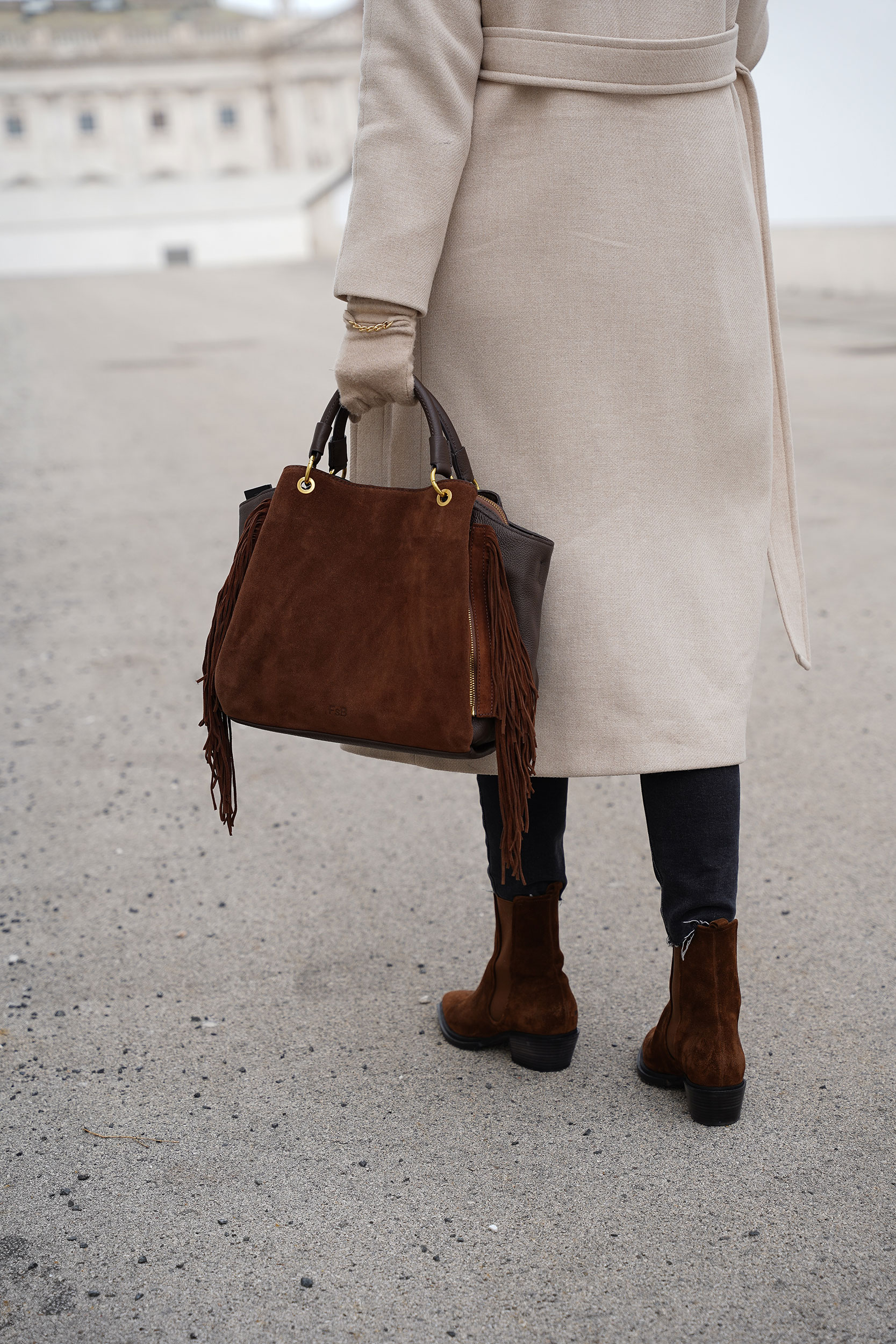 Winter Outfit, FREDsBRUDER Tasche, Wintermantel, beige, schwarz, Rollkragenpullover, Wien