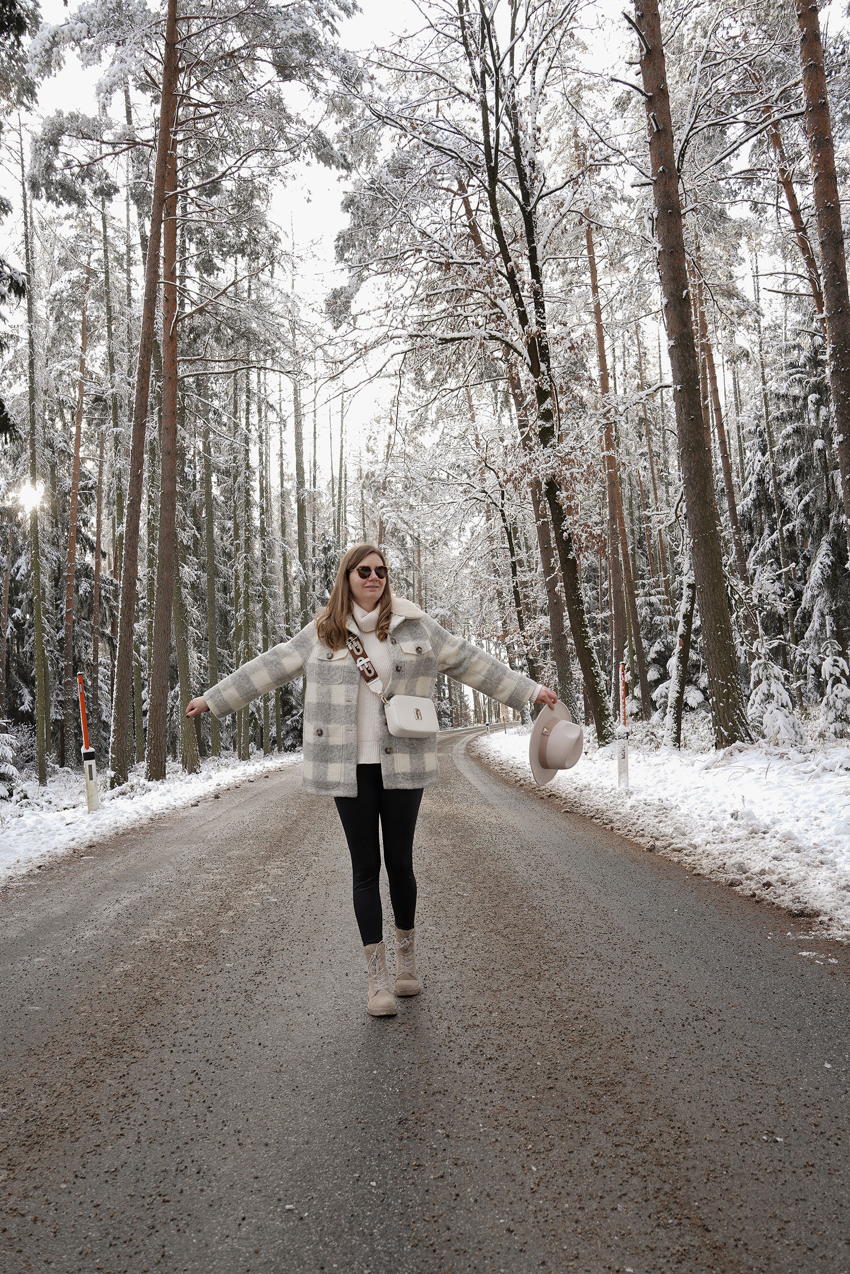 Winter Outfit, Sezane Jacke, Polene bag, Schnee