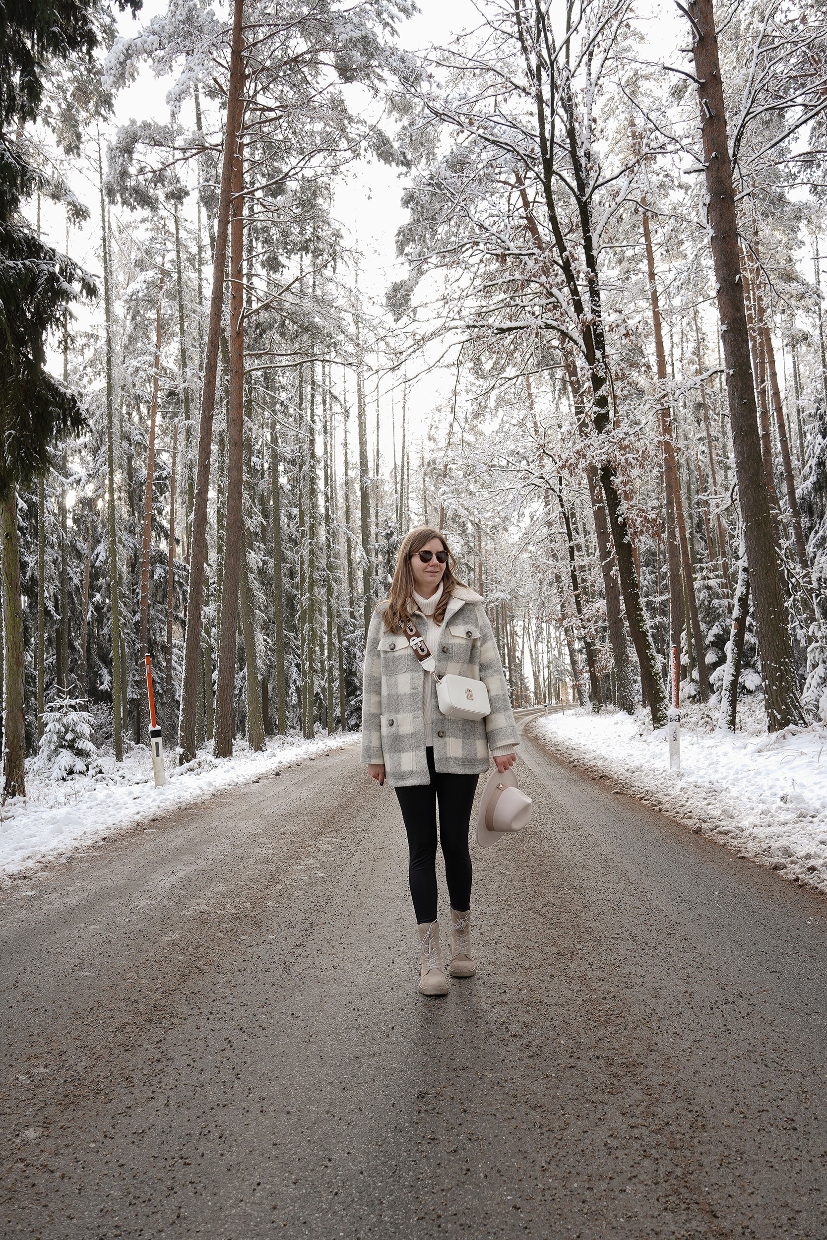 Winter Outfit, Sezane Jacke, Polene bag, Schnee