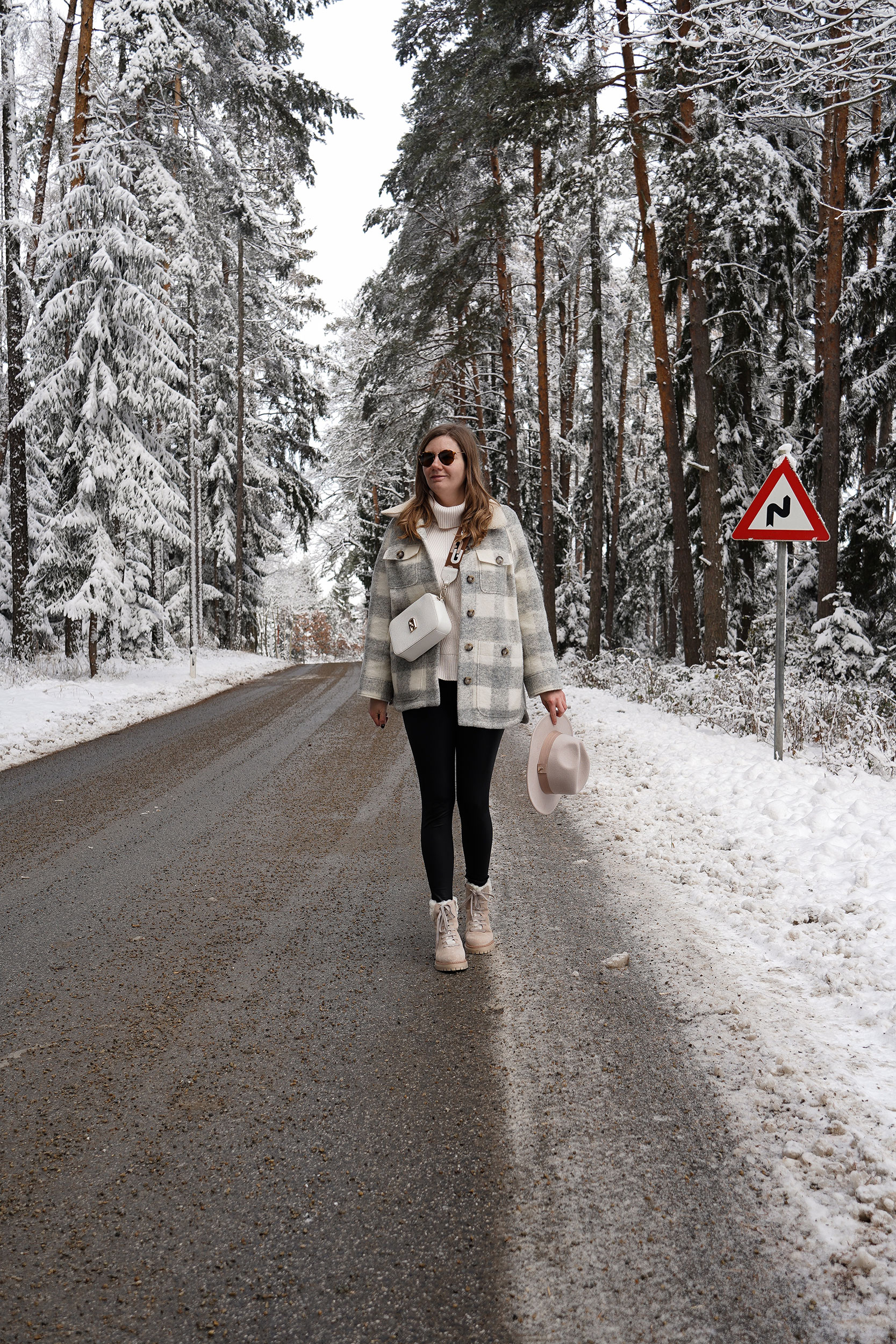 Winter Outfit, Sezane Jacke, Polene bag, Schnee