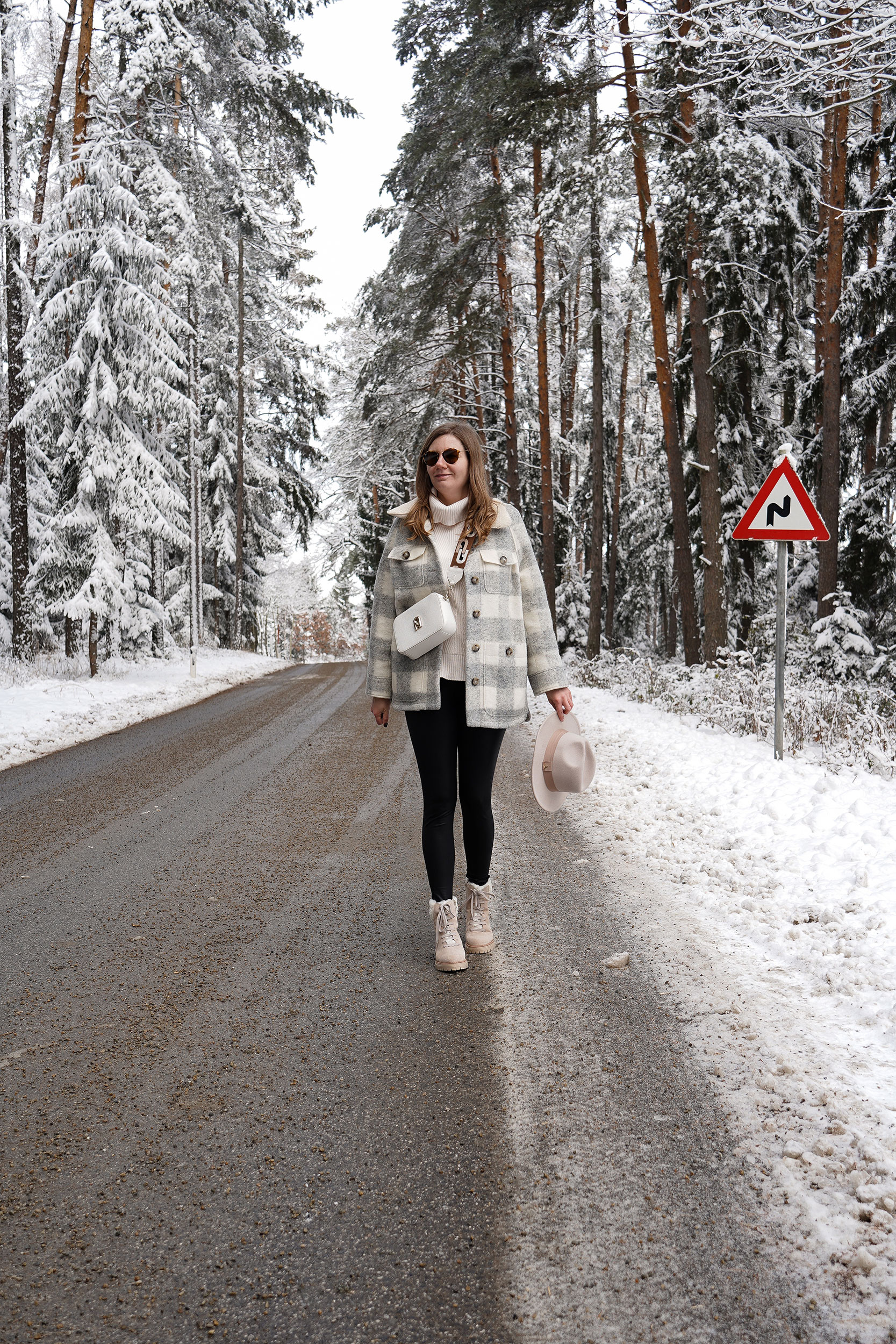 Winter Outfit, Sezane Jacke, Polene bag, Schnee