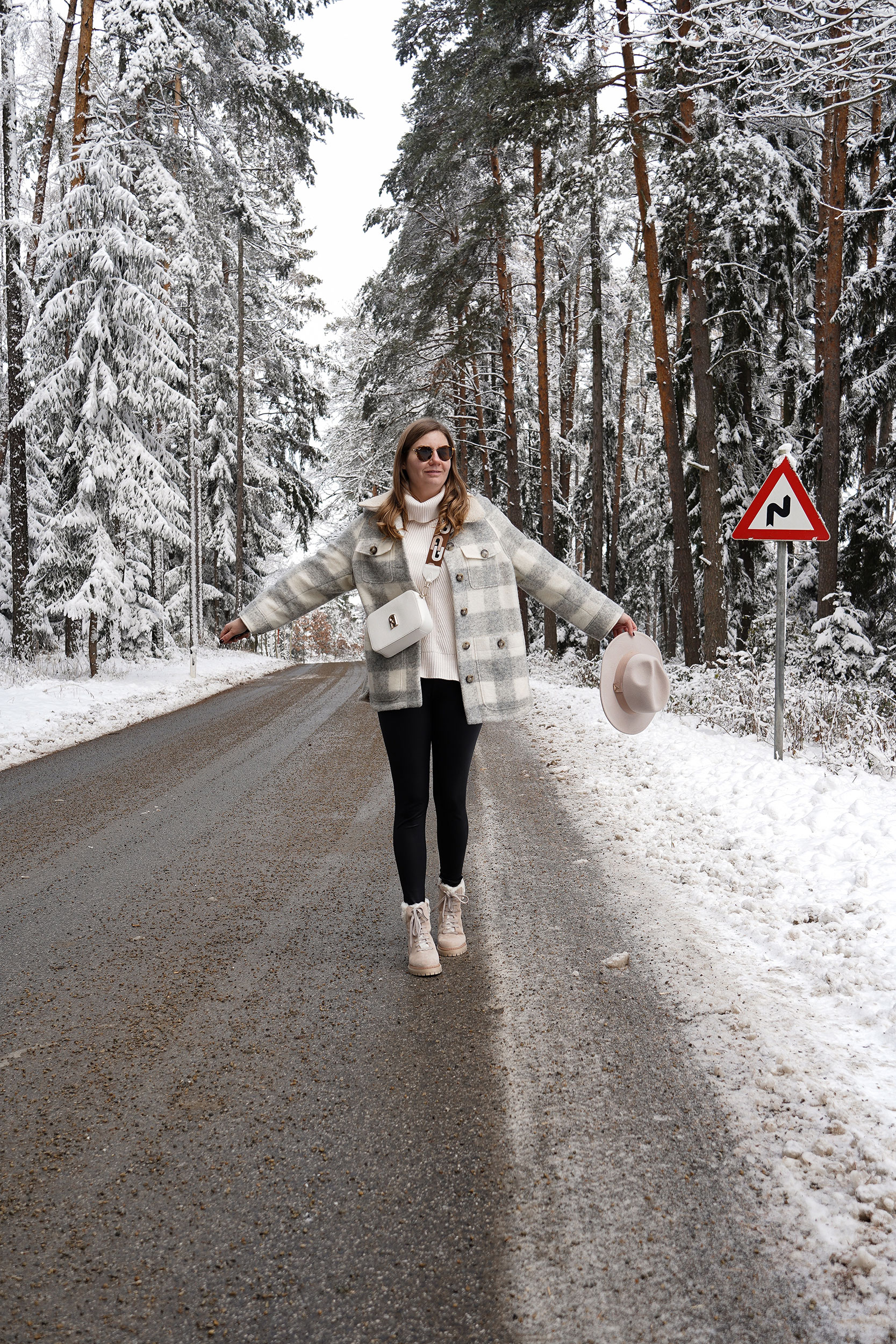 Winter Outfit, Sezane Jacke, Polene bag, Schnee