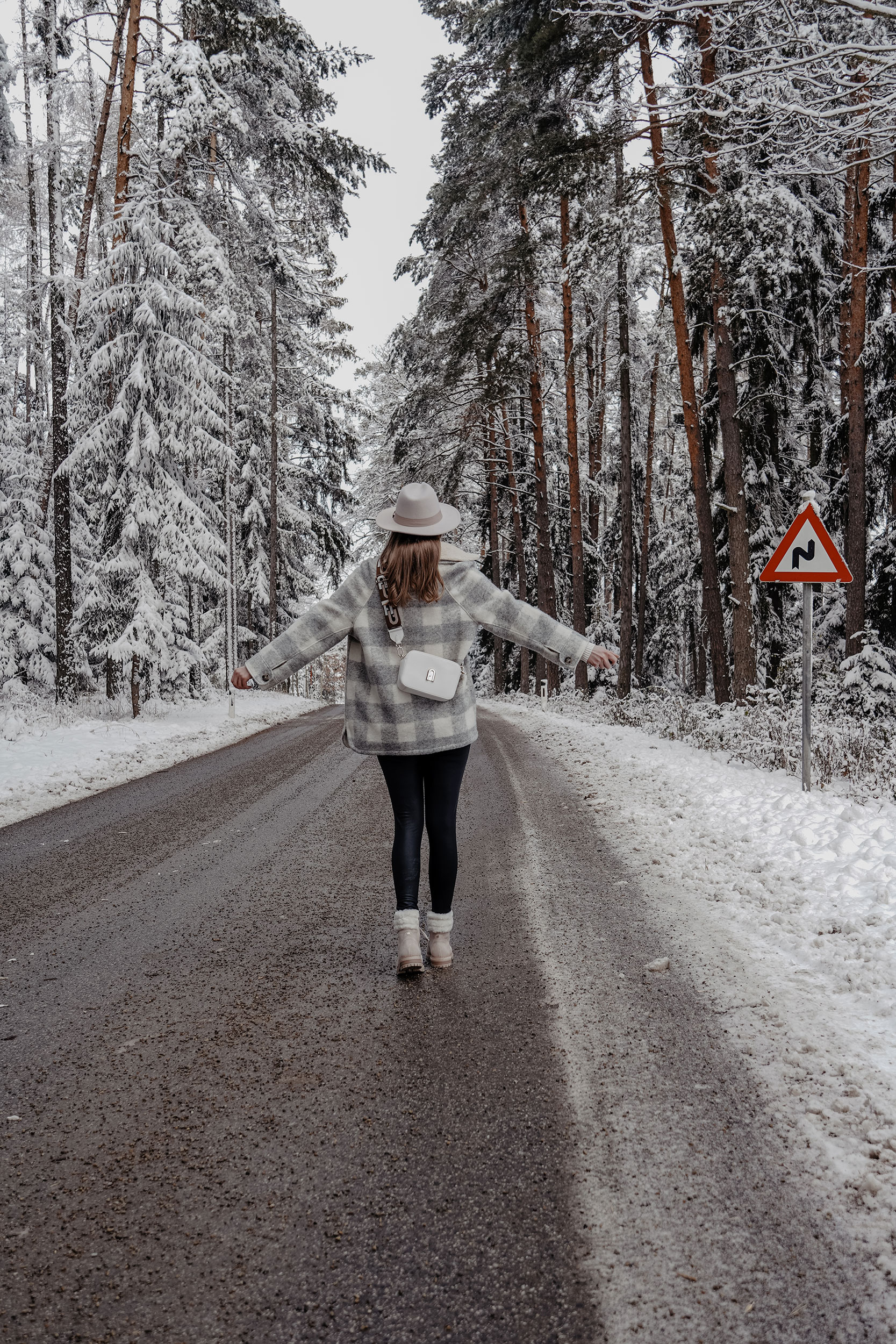 Winter Outfit, Sezane Jacke, Polene bag, Schnee