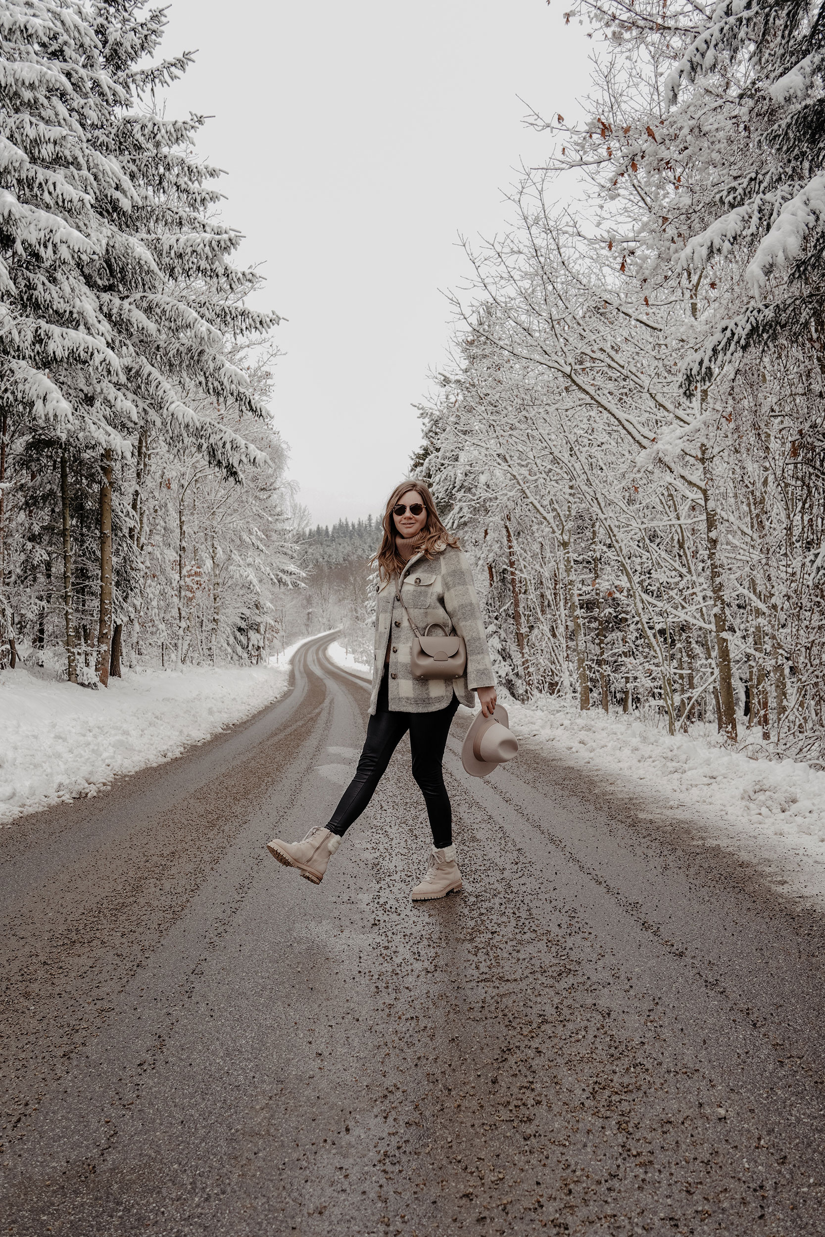 Winter Outfit, Sezane Jacke, Polene bag, Schnee