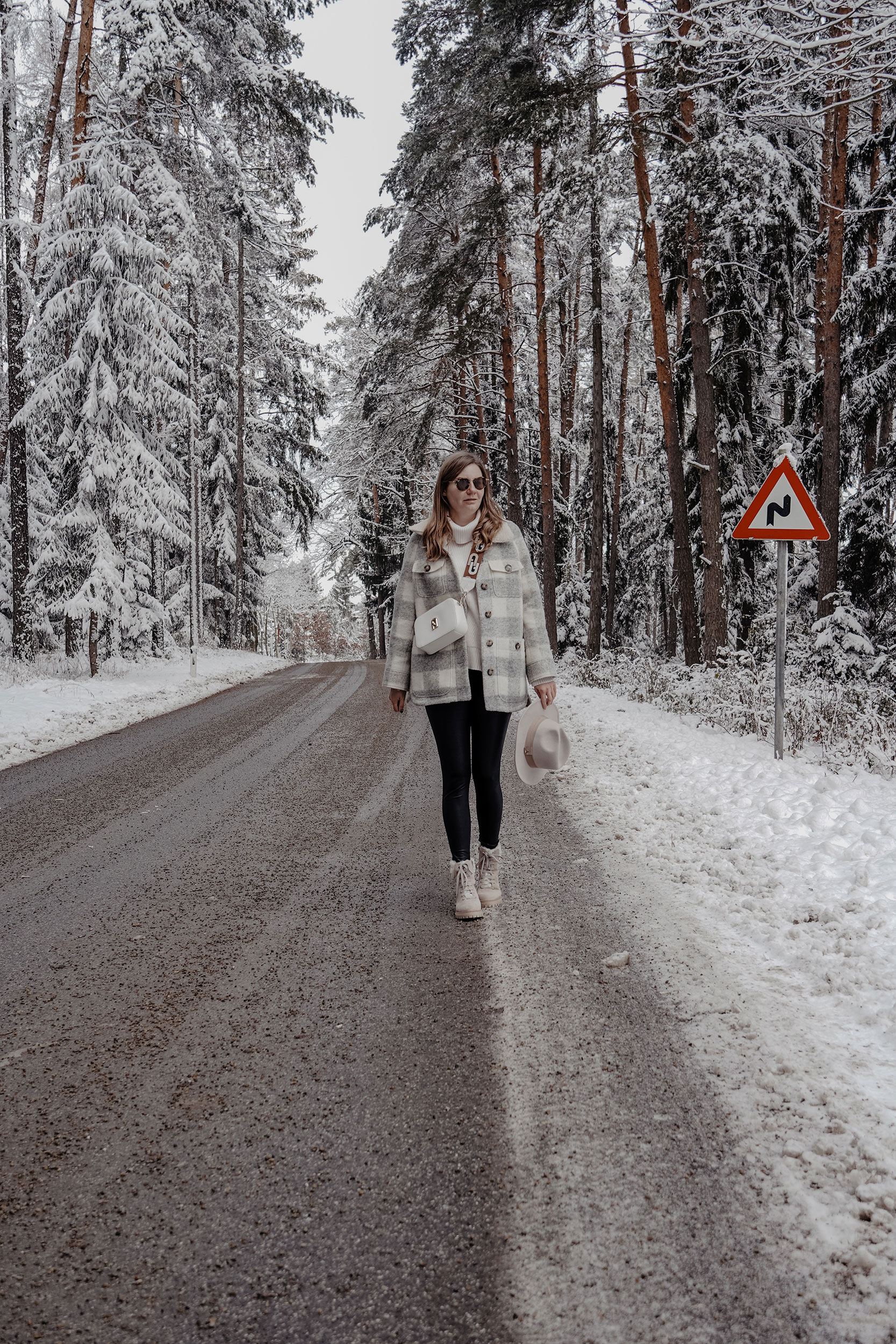 Winter Outfit, Sezane Jacke, Polene bag, Schnee