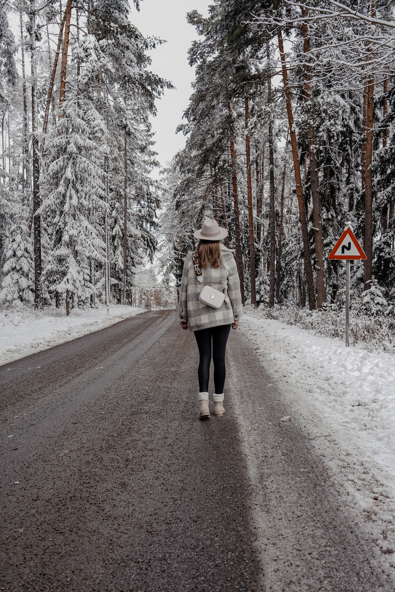 Winter Outfit, Sezane Jacke, Polene bag, Schnee