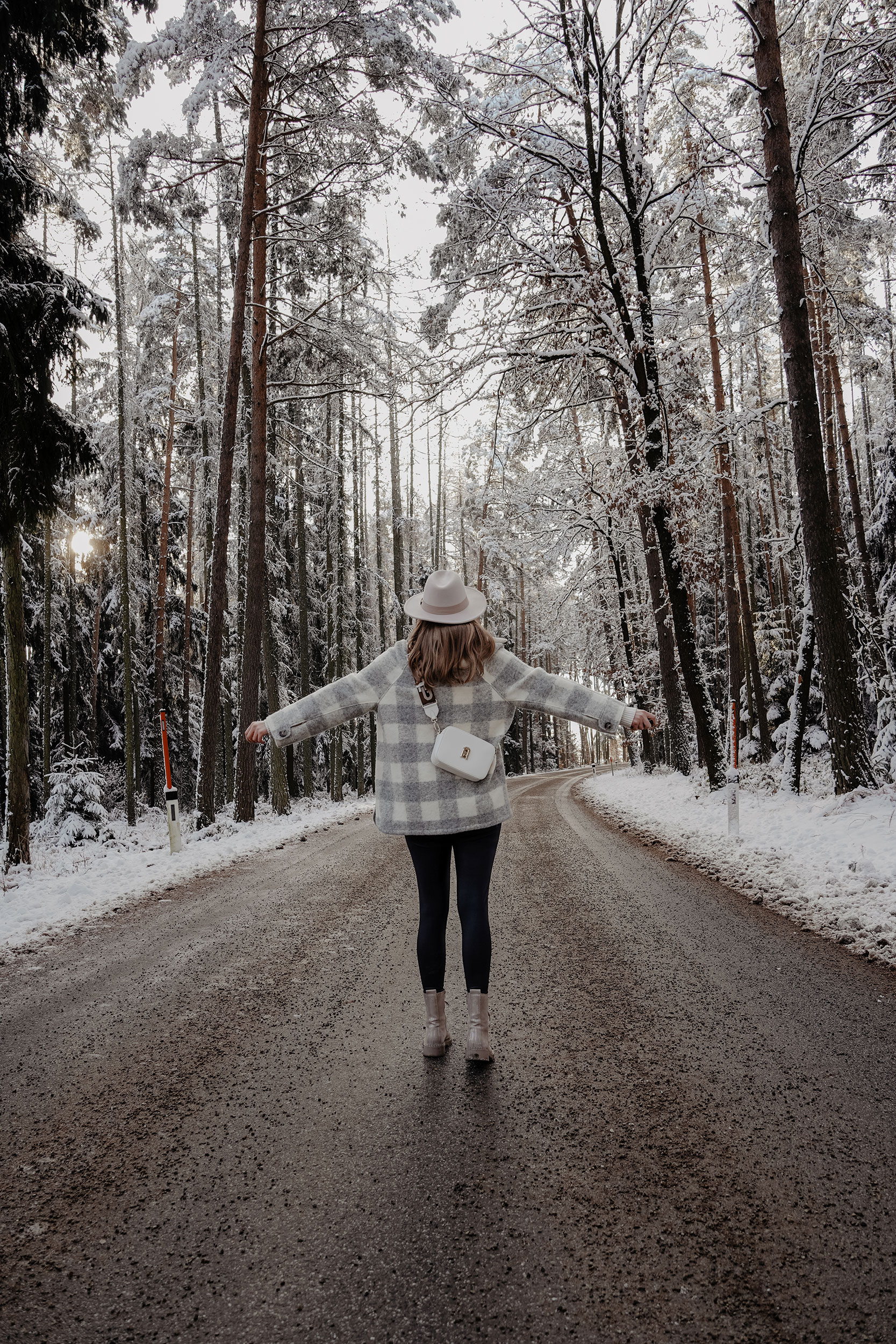 Winter Outfit, Sezane Jacke, Polene bag, Schnee