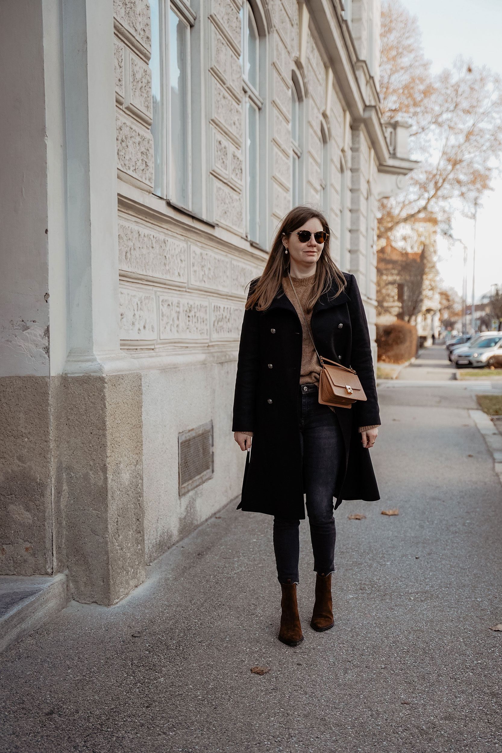 Winter Outfit, Wintermantel, schwarz, beige, camel, Pullover, Stiefeletten, Polene bag