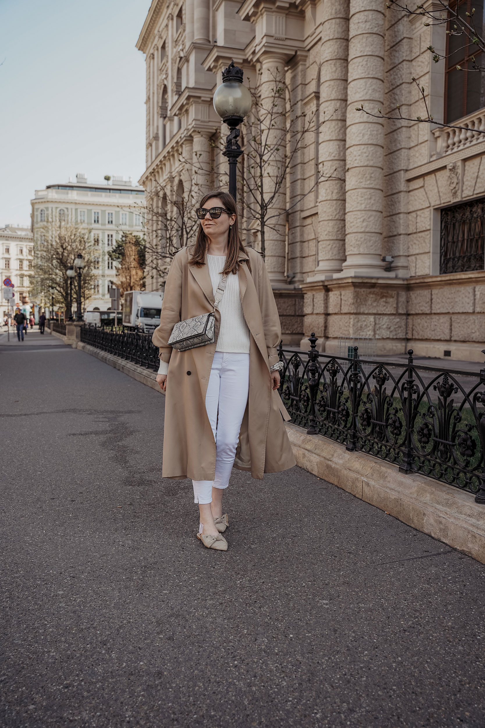 Trenchcoat spring outfit