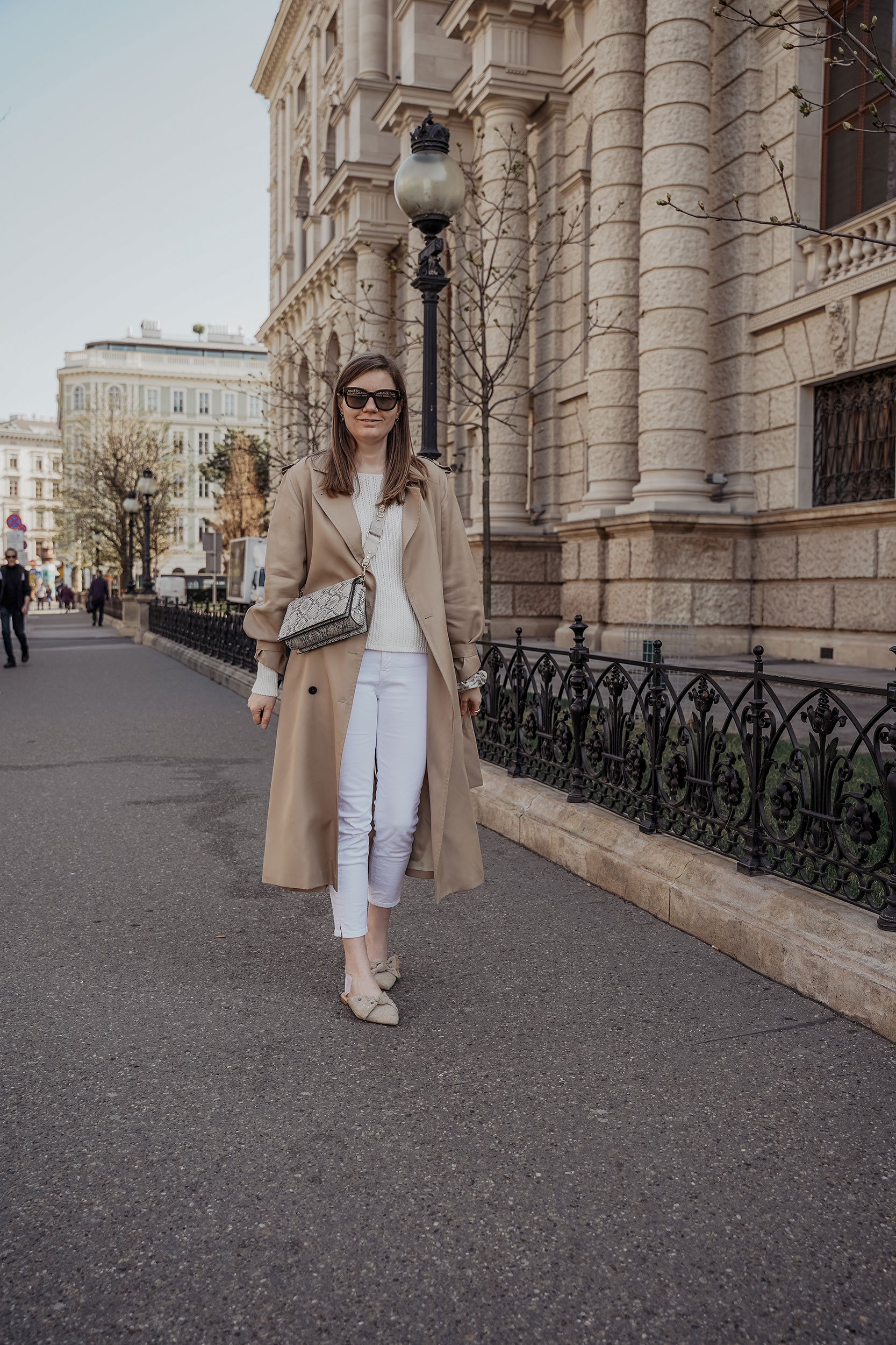 Trenchcoat spring outfit