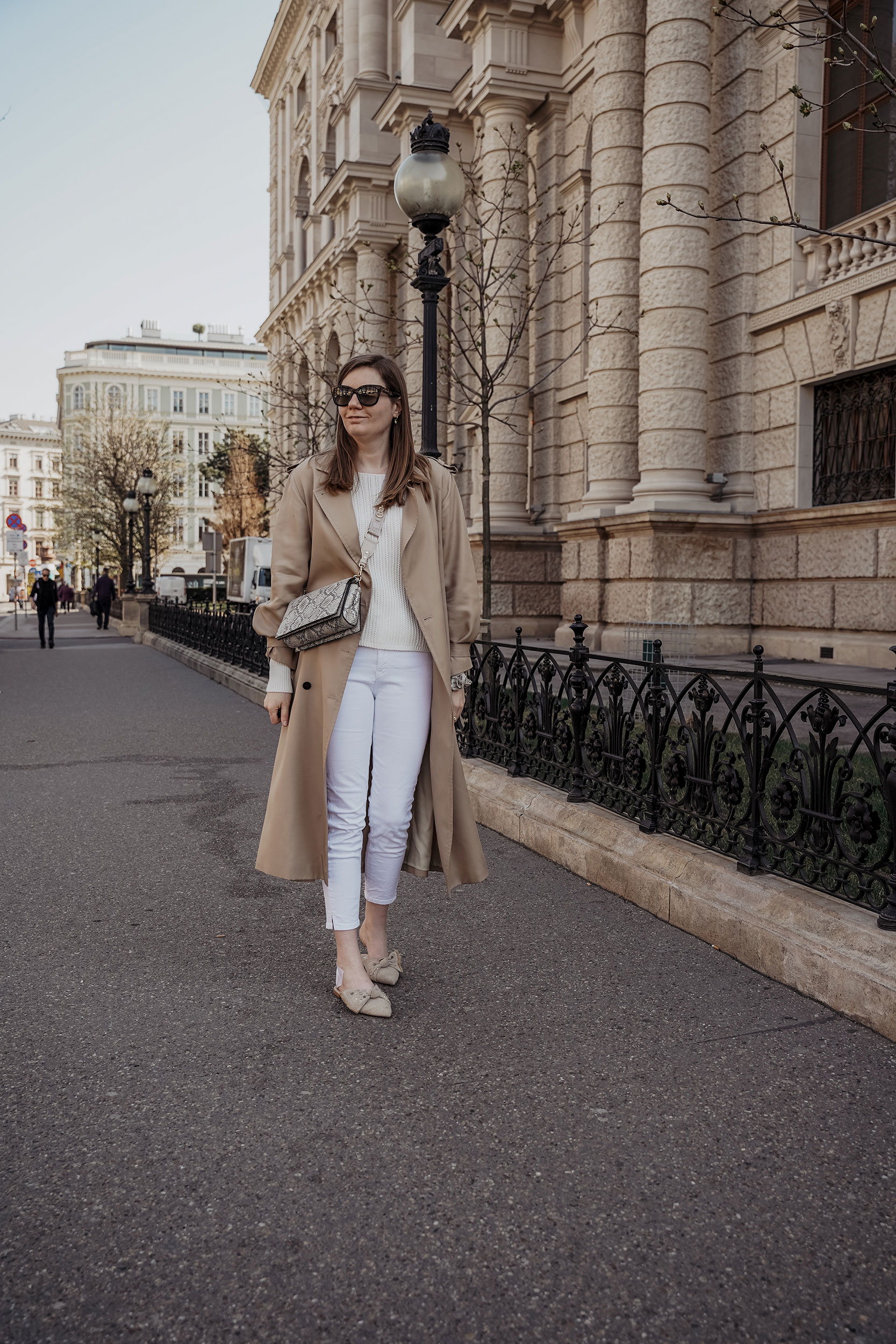 Trenchcoat spring outfit