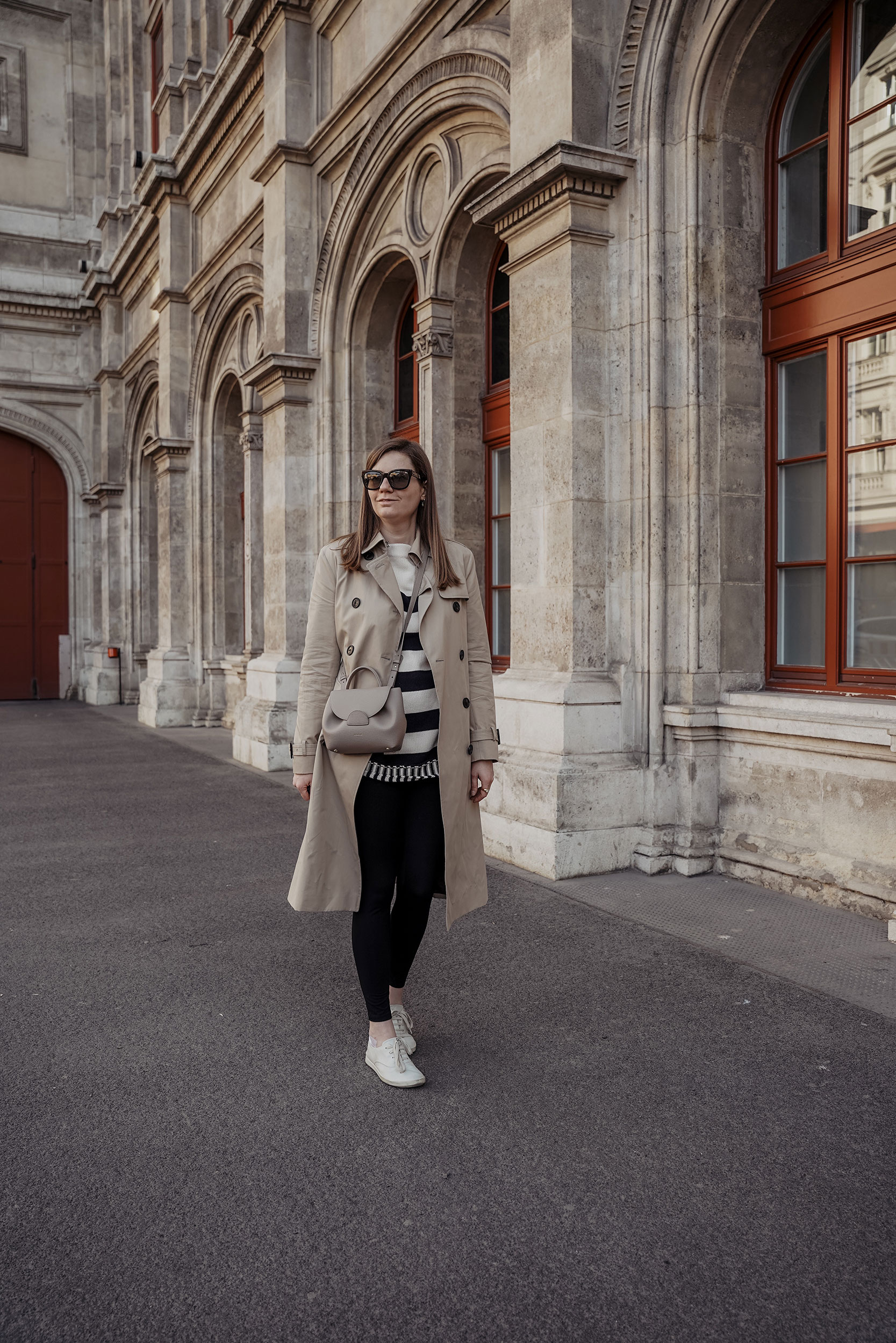 Zara Pullover, Trenchcoat Massimo Dutti, Leggings, Spring Outfit Wien