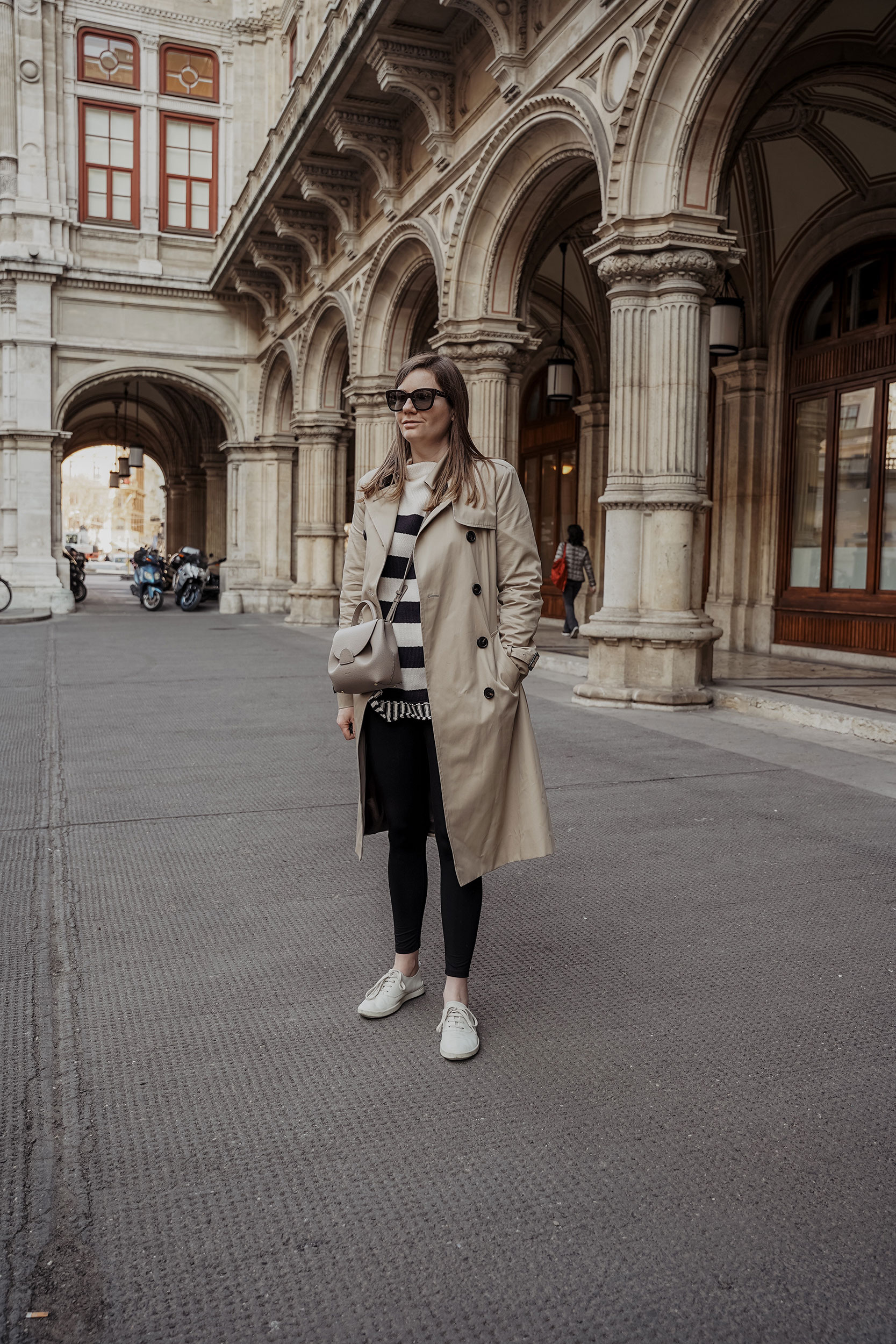 Zara Pullover, Trenchcoat Massimo Dutti, Leggings, Spring Outfit Wien