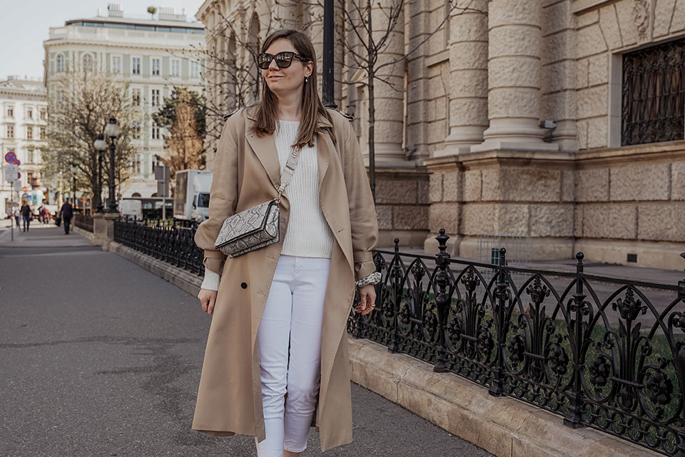 Trenchcoat spring outfit