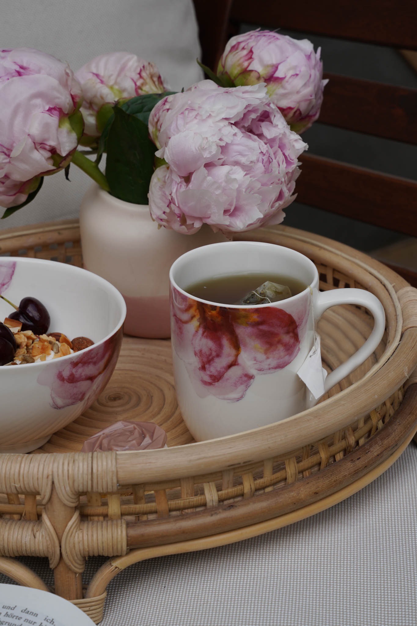 Gesundes Frühstück, Joghurt, Müsli, Villeroy Boch Rose Garden Bowl