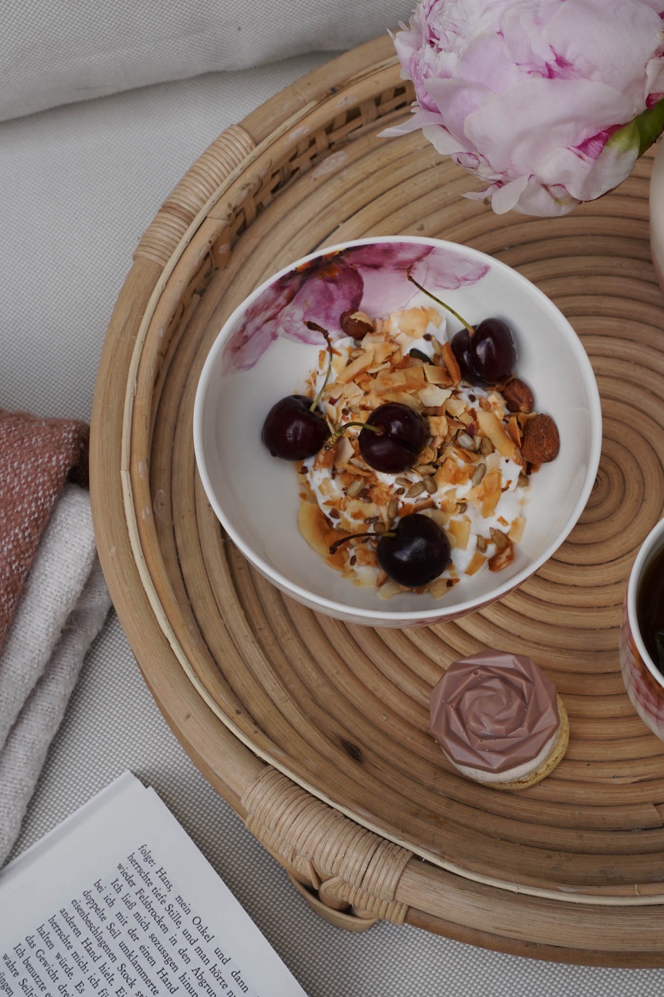 Gesundes Frühstück, Joghurt, Müsli, Villeroy Boch Rose Garden Bowl